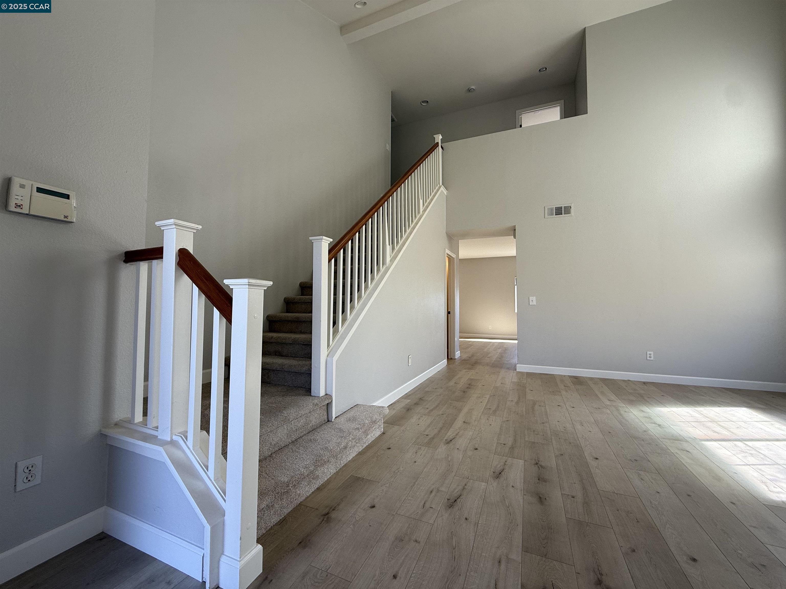 Detail Gallery Image 5 of 29 For 4431 Meadow Valley Cir, Fairfield,  CA 94534 - 4 Beds | 2/1 Baths