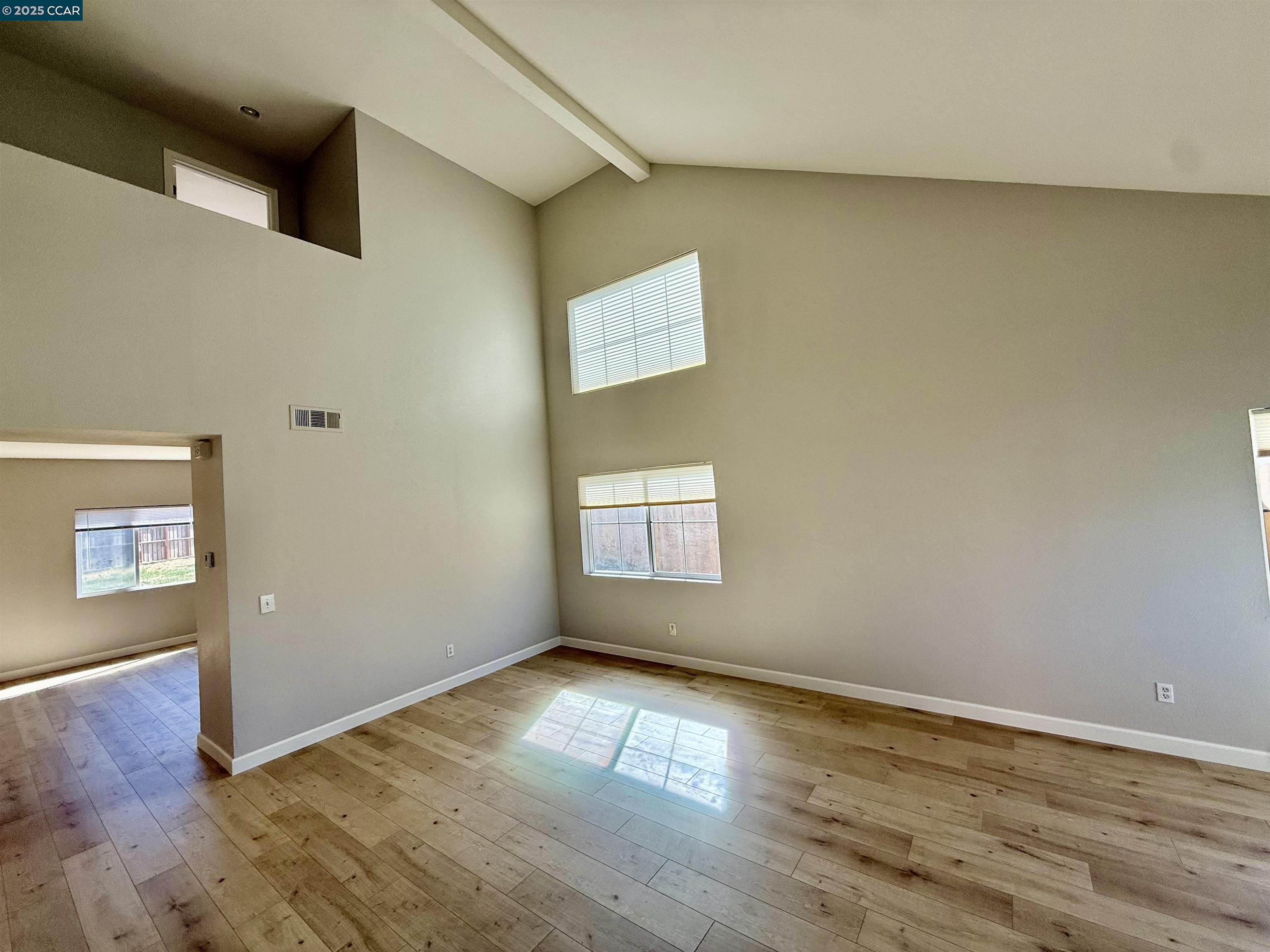 Detail Gallery Image 6 of 29 For 4431 Meadow Valley Cir, Fairfield,  CA 94534 - 4 Beds | 2/1 Baths