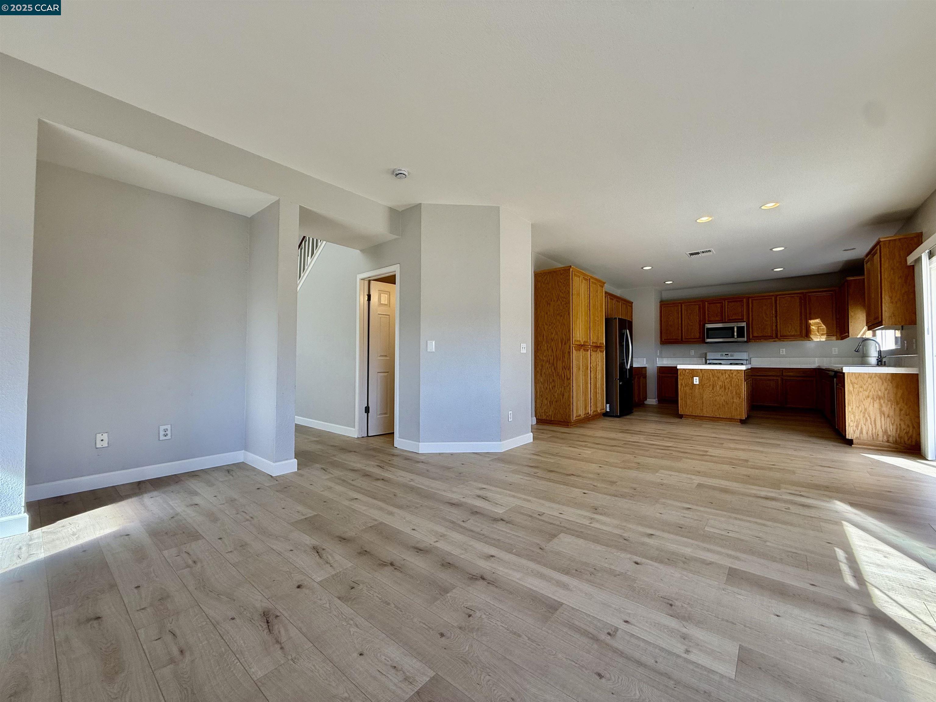 Detail Gallery Image 8 of 29 For 4431 Meadow Valley Cir, Fairfield,  CA 94534 - 4 Beds | 2/1 Baths