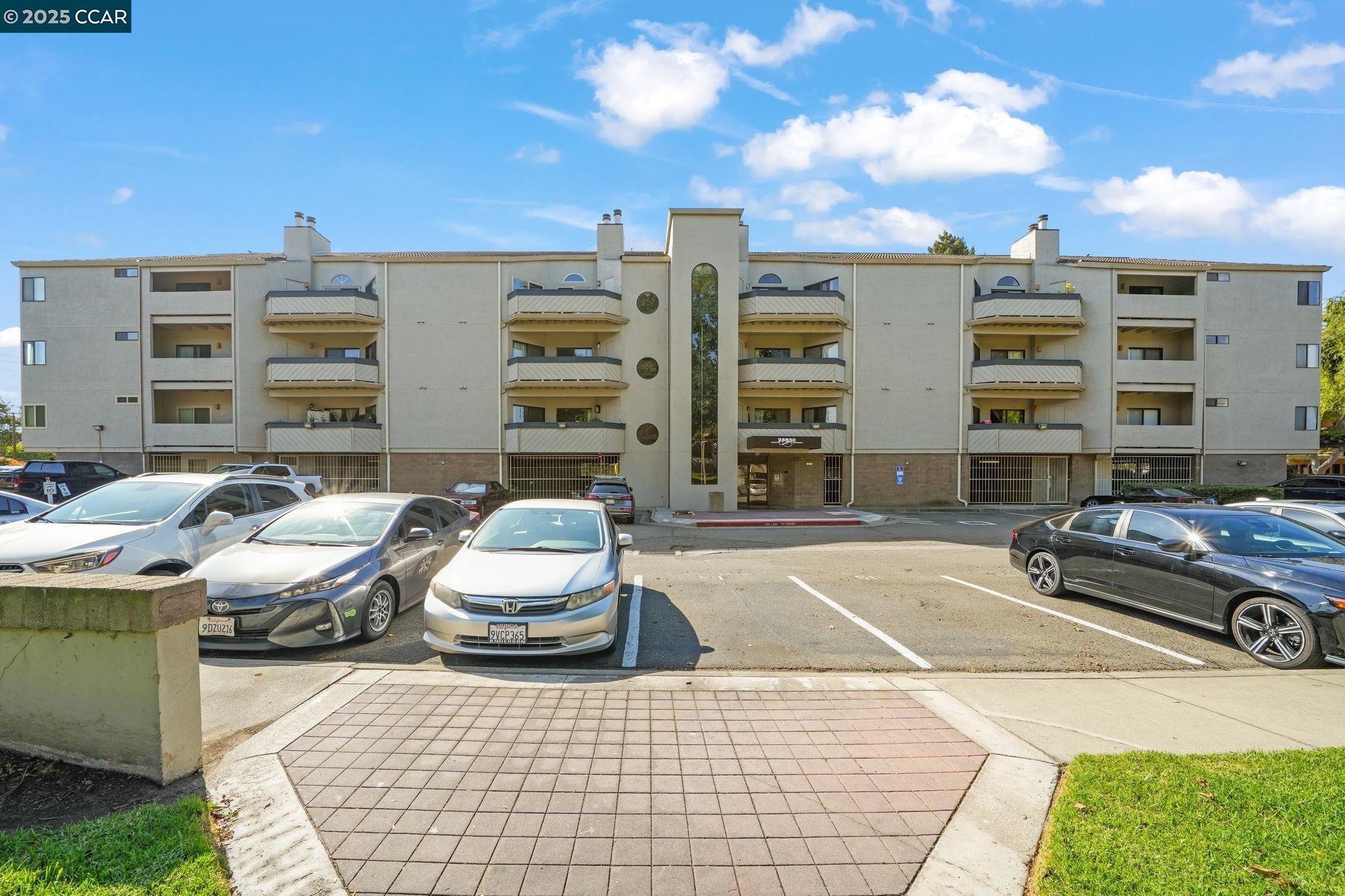 MLS: 41107496 Condo For Sale