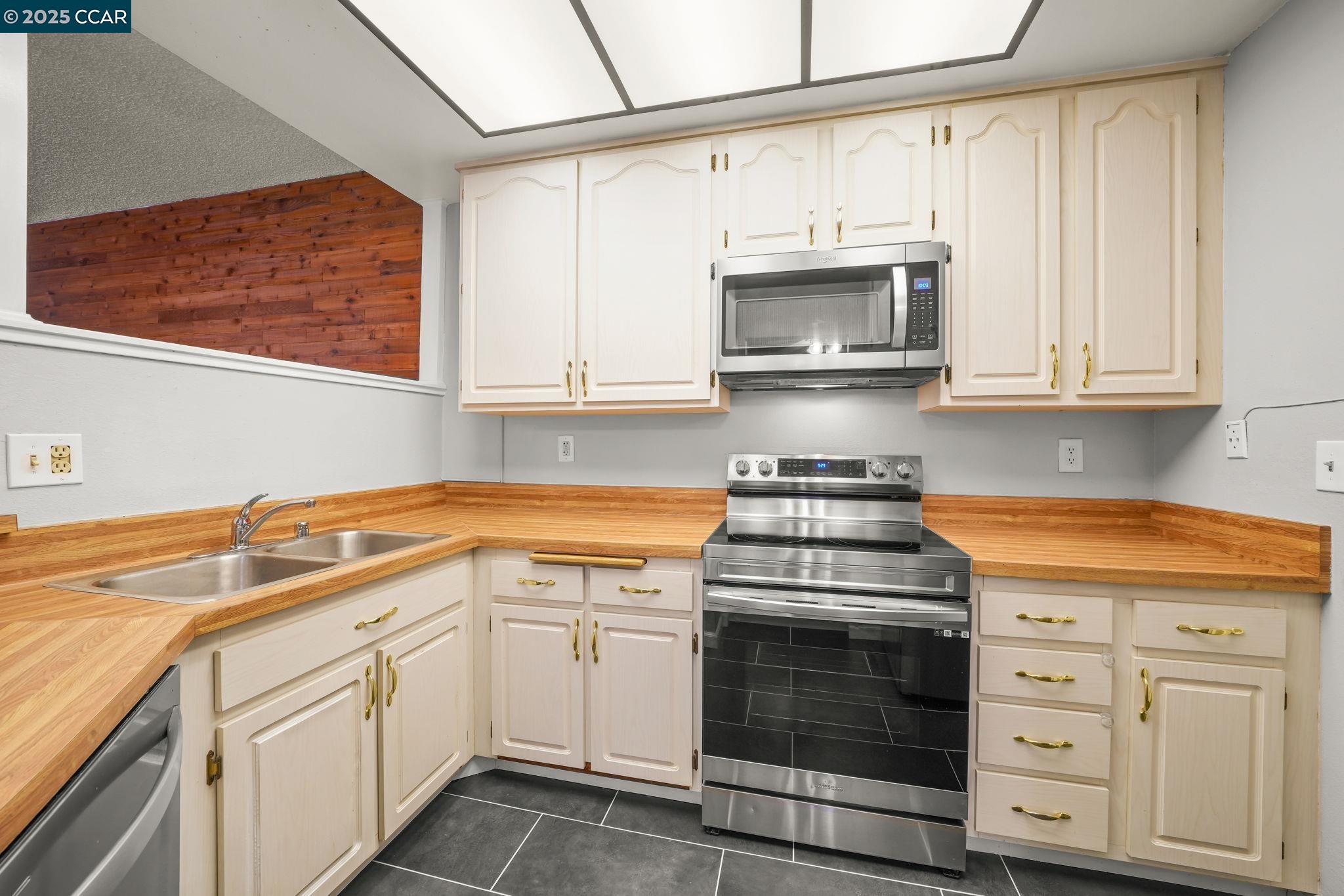 Photo #8: 41107496 Listing: Photo #8