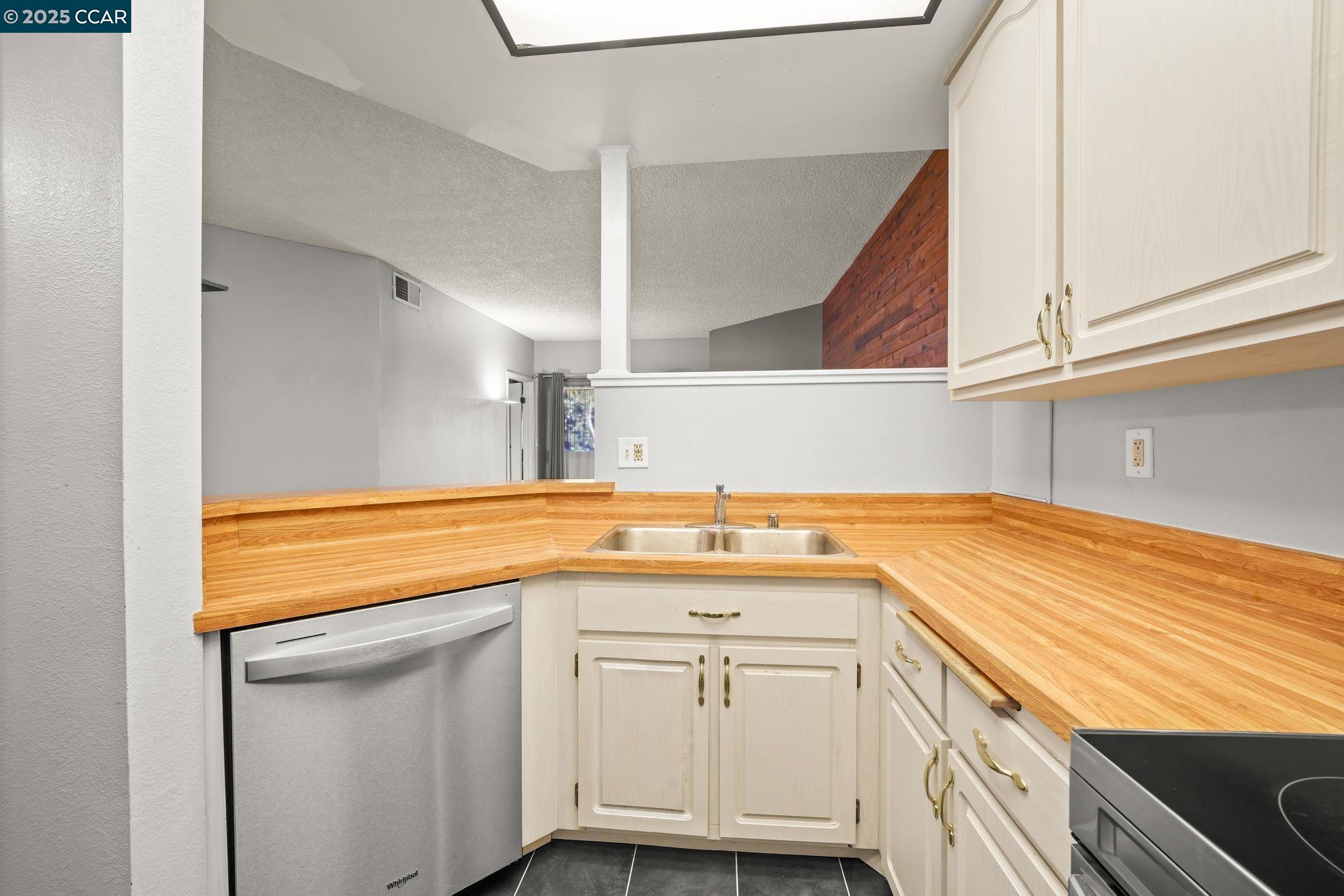 Photo #9: 41107496 Listing: Photo #9
