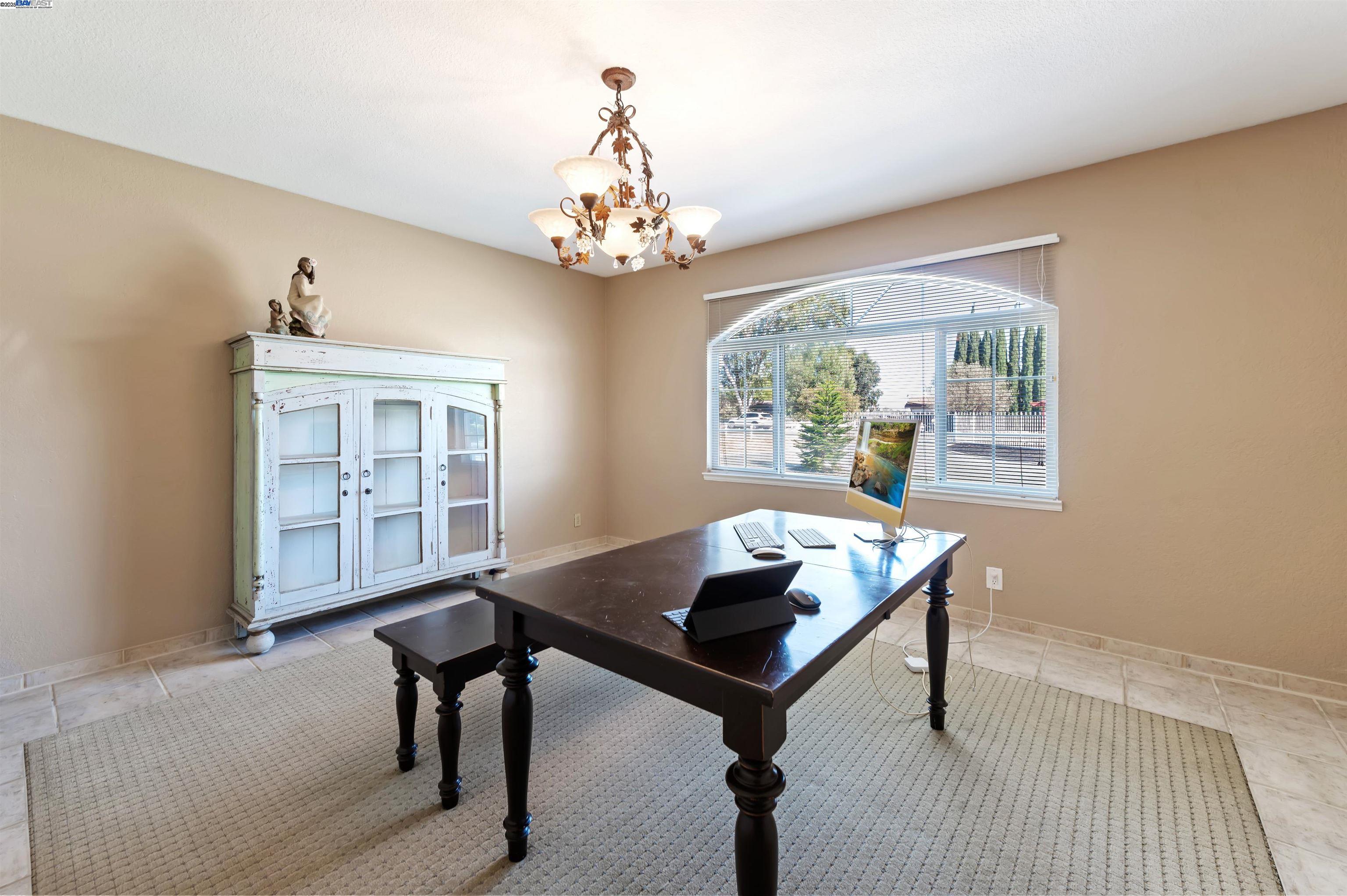 Detail Gallery Image 7 of 60 For 23551 Rancho Ramon Ct, Tracy,  CA 95304 - 6 Beds | 3 Baths