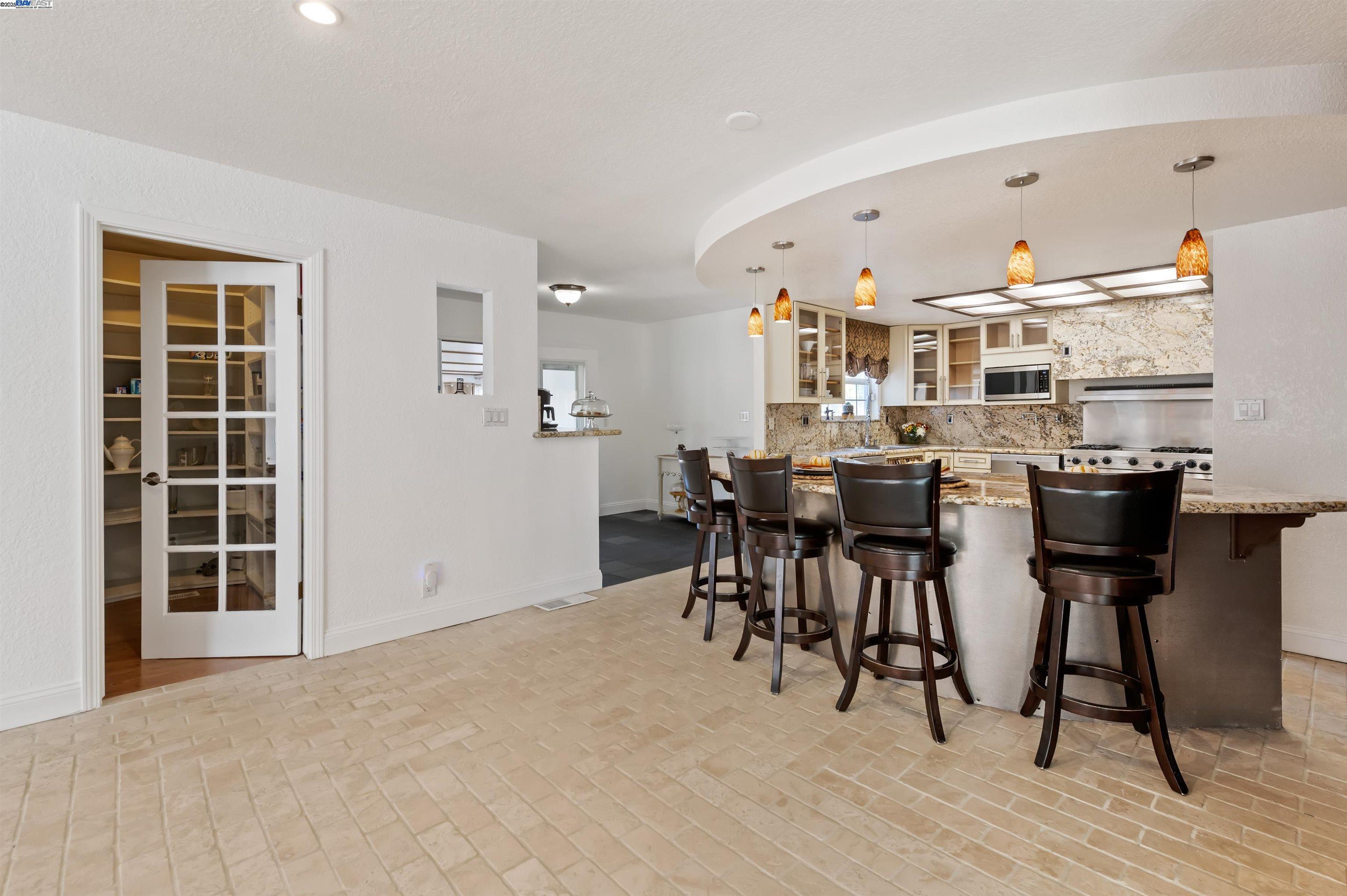 Detail Gallery Image 8 of 60 For 23551 Rancho Ramon Ct, Tracy,  CA 95304 - 6 Beds | 3 Baths