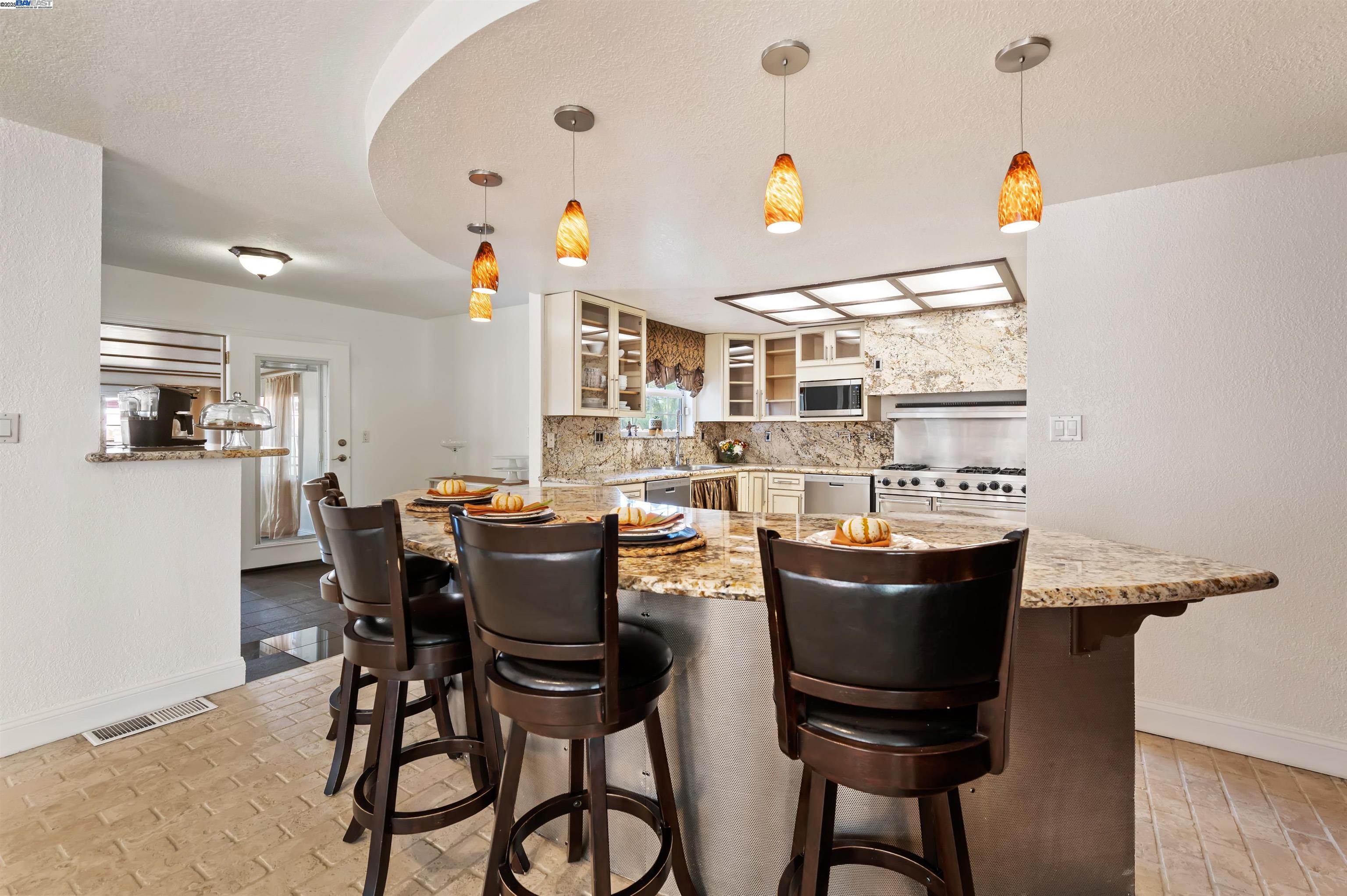 Detail Gallery Image 9 of 60 For 23551 Rancho Ramon Ct, Tracy,  CA 95304 - 6 Beds | 3 Baths