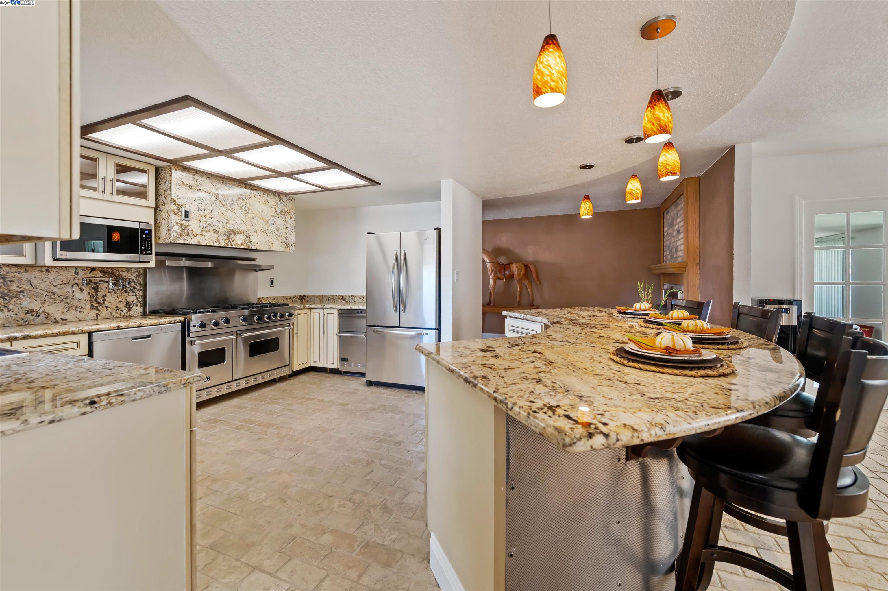 Detail Gallery Image 10 of 60 For 23551 Rancho Ramon Ct, Tracy,  CA 95304 - 6 Beds | 3 Baths