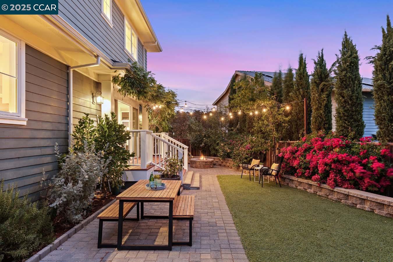 Detail Gallery Image 2 of 44 For 2166 Overlook Dr, Walnut Creek,  CA 94597 - 4 Beds | 3/1 Baths
