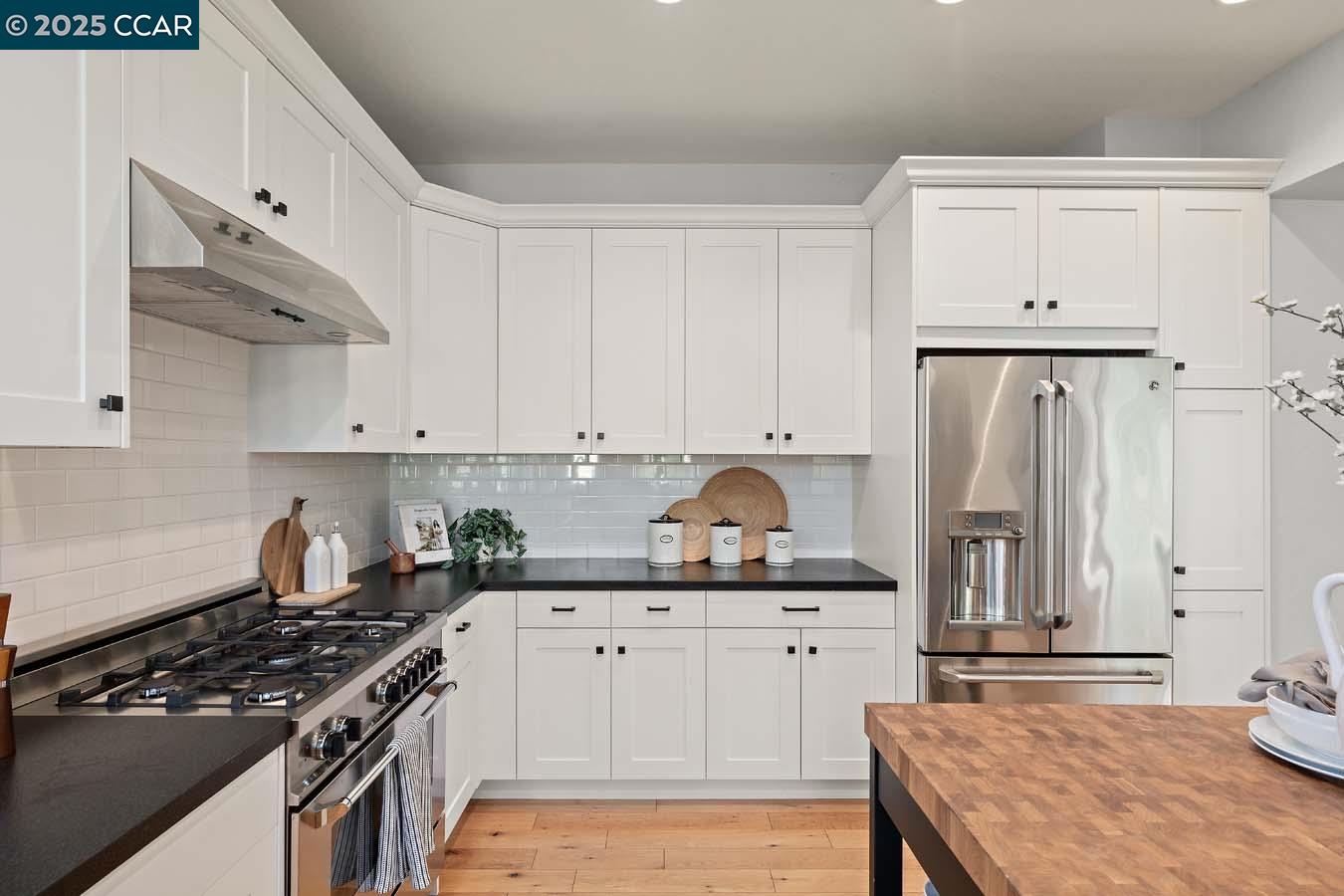 Detail Gallery Image 12 of 44 For 2166 Overlook Dr, Walnut Creek,  CA 94597 - 4 Beds | 3/1 Baths