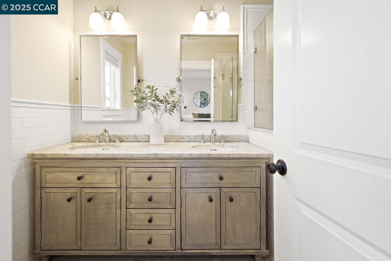 Detail Gallery Image 24 of 44 For 2166 Overlook Dr, Walnut Creek,  CA 94597 - 4 Beds | 3/1 Baths