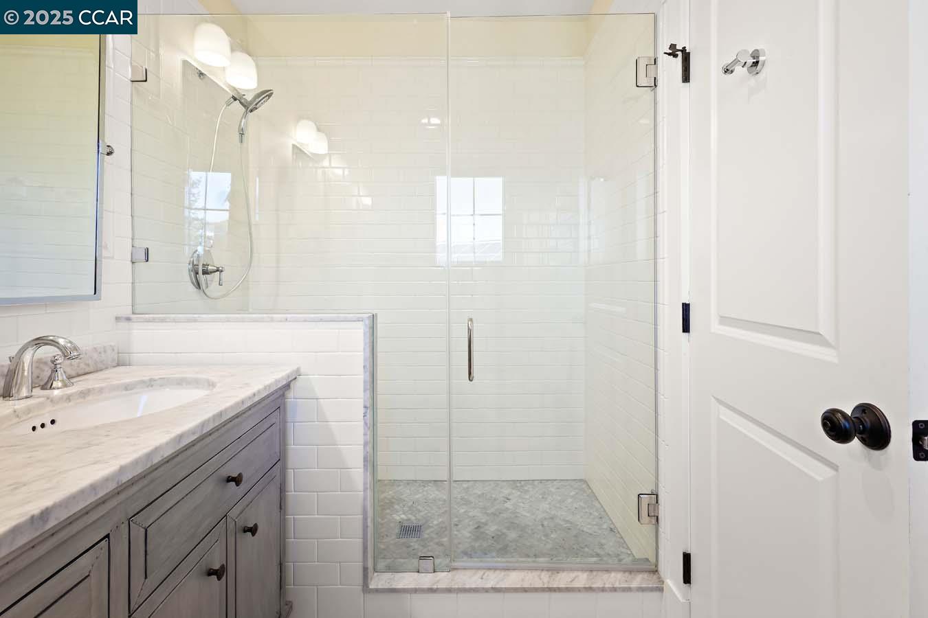 Detail Gallery Image 25 of 44 For 2166 Overlook Dr, Walnut Creek,  CA 94597 - 4 Beds | 3/1 Baths