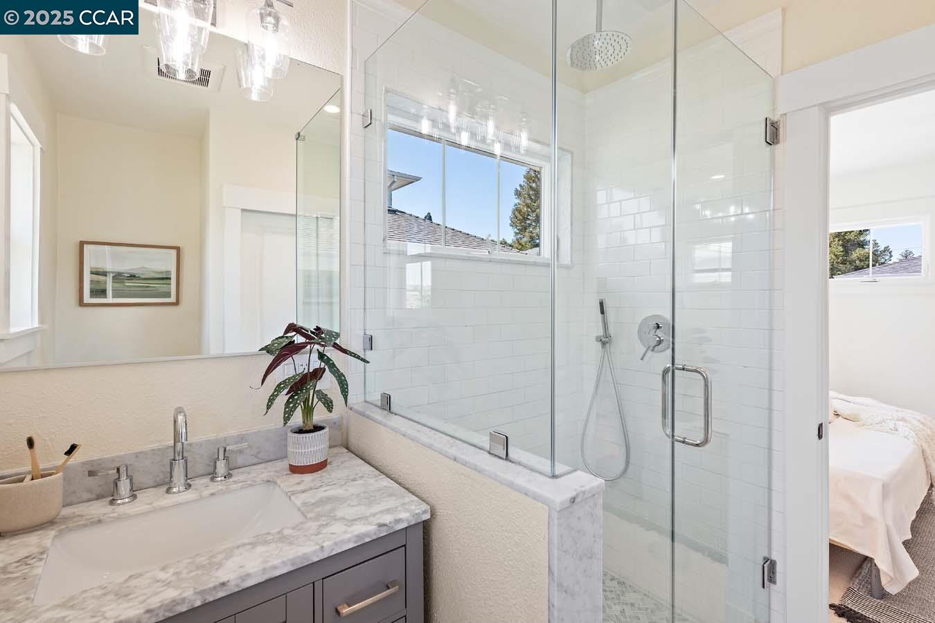 Detail Gallery Image 29 of 44 For 2166 Overlook Dr, Walnut Creek,  CA 94597 - 4 Beds | 3/1 Baths