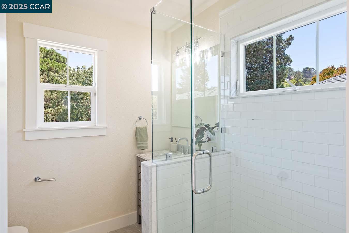 Detail Gallery Image 30 of 44 For 2166 Overlook Dr, Walnut Creek,  CA 94597 - 4 Beds | 3/1 Baths