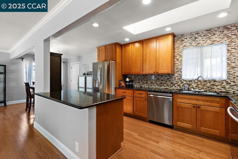 Detail Gallery Image 11 of 27 For 5494 Haussner Dr, Concord,  CA 94521 - 3 Beds | 2 Baths