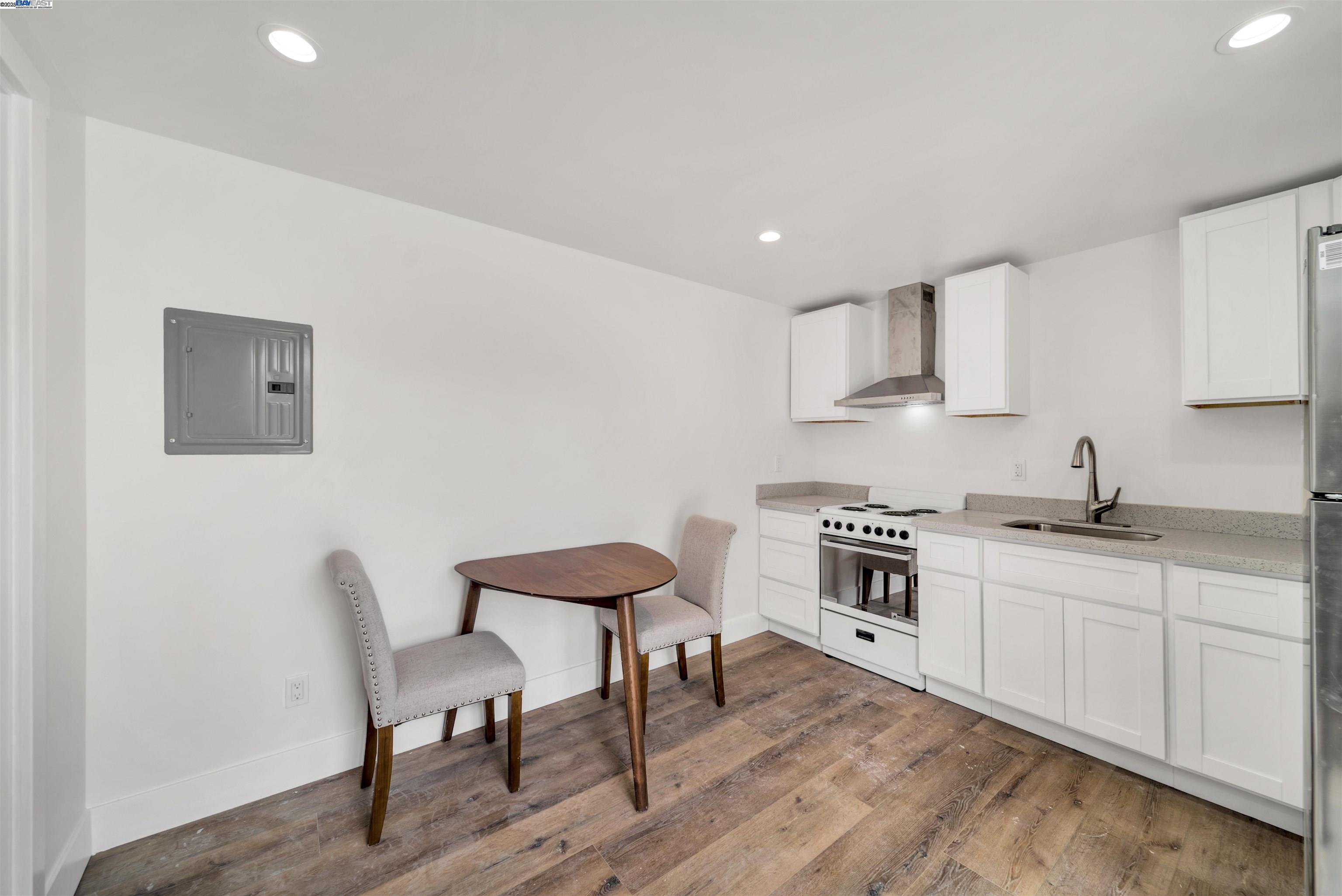 Detail Gallery Image 13 of 33 For 3031 Logan St, Oakland,  CA 94601 - – Beds | – Baths
