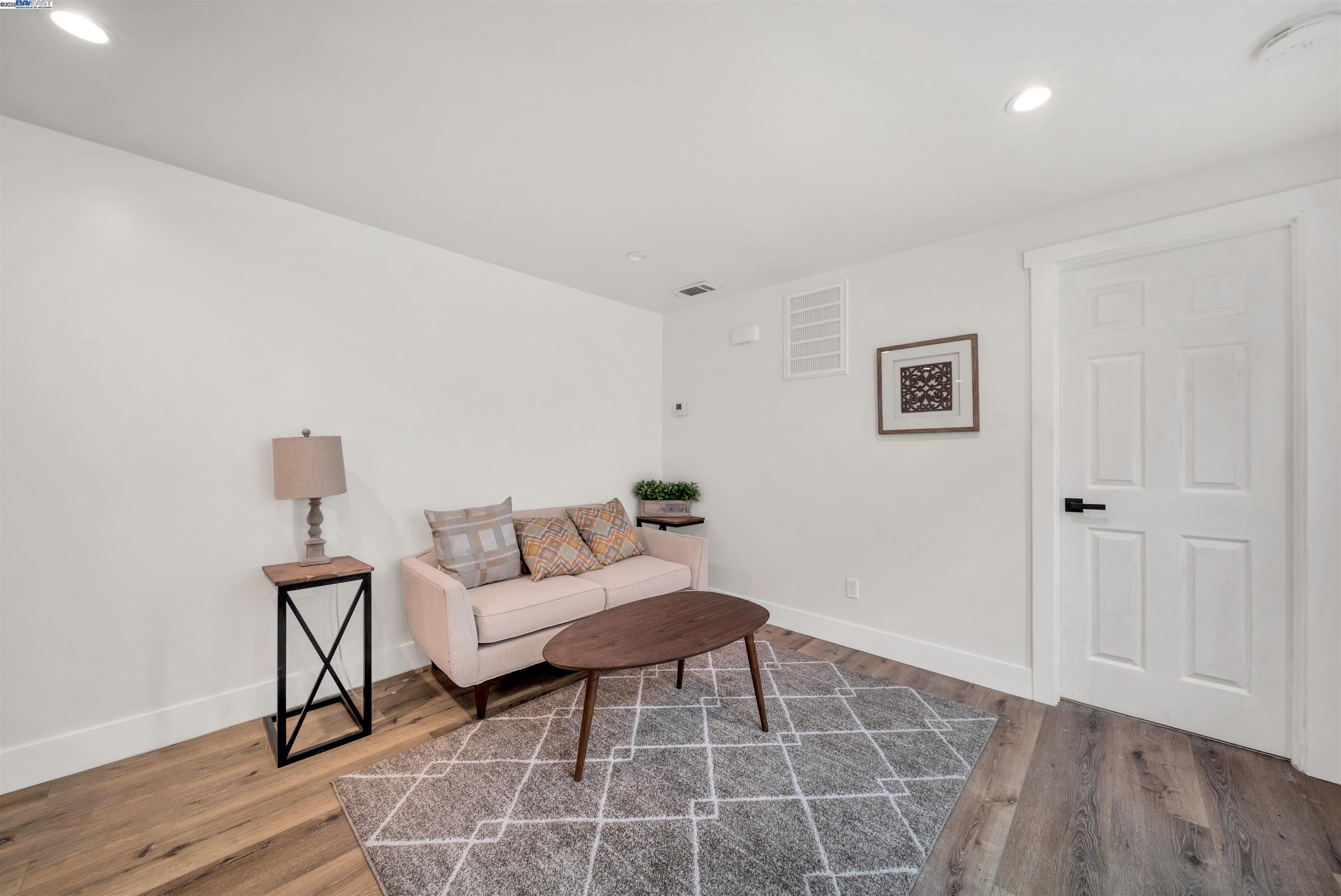 Detail Gallery Image 31 of 33 For 3031 Logan St, Oakland,  CA 94601 - – Beds | – Baths