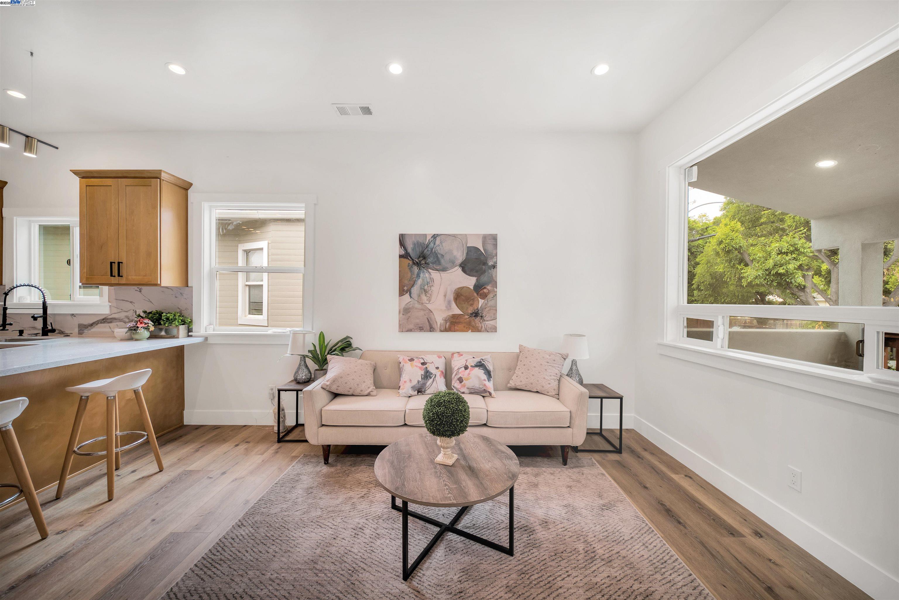Detail Gallery Image 6 of 33 For 3031 Logan St, Oakland,  CA 94601 - – Beds | – Baths