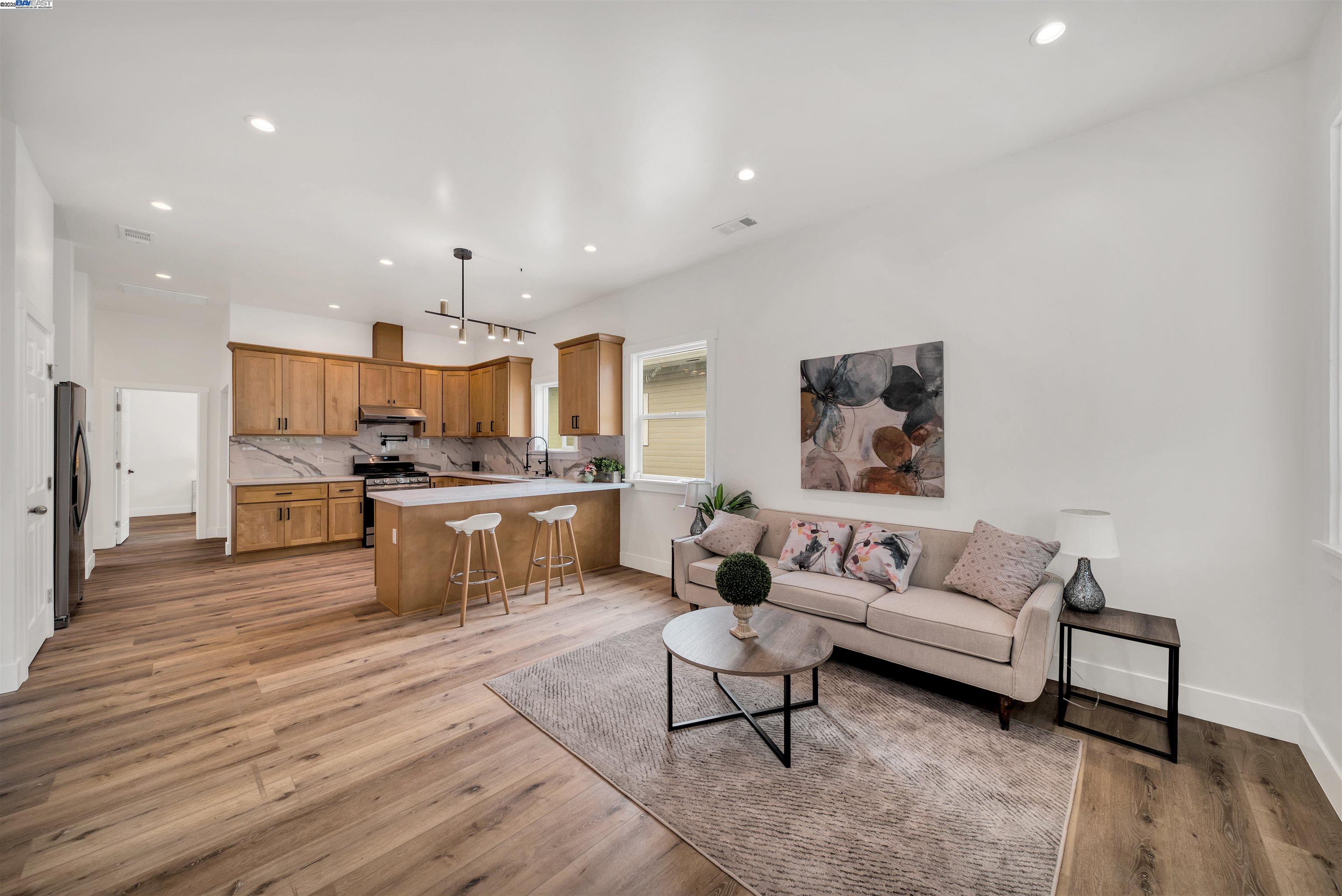 Detail Gallery Image 9 of 33 For 3031 Logan St, Oakland,  CA 94601 - – Beds | – Baths