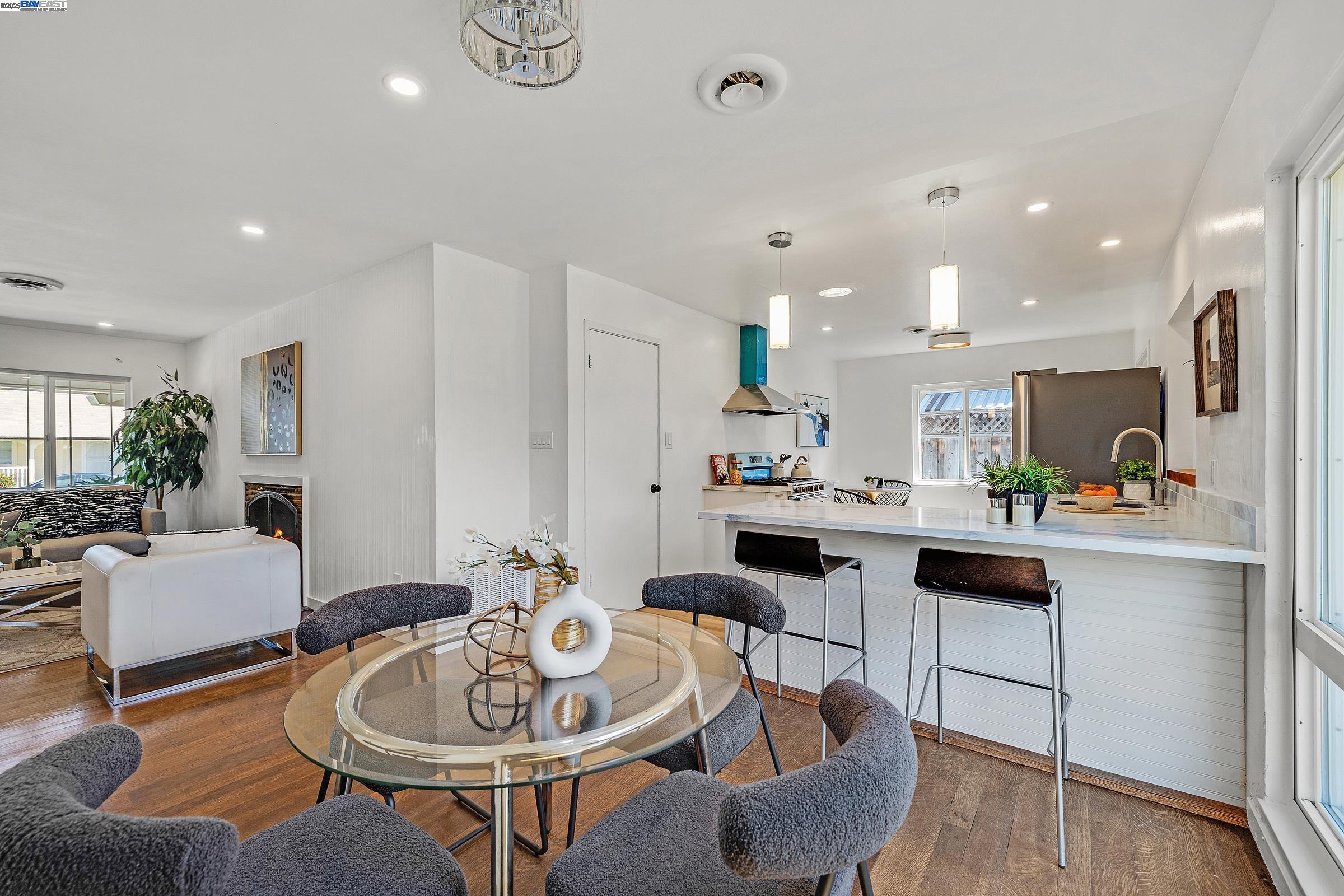 Detail Gallery Image 2 of 32 For 15833 via Toledo, San Lorenzo,  CA 94580 - 3 Beds | 1/1 Baths