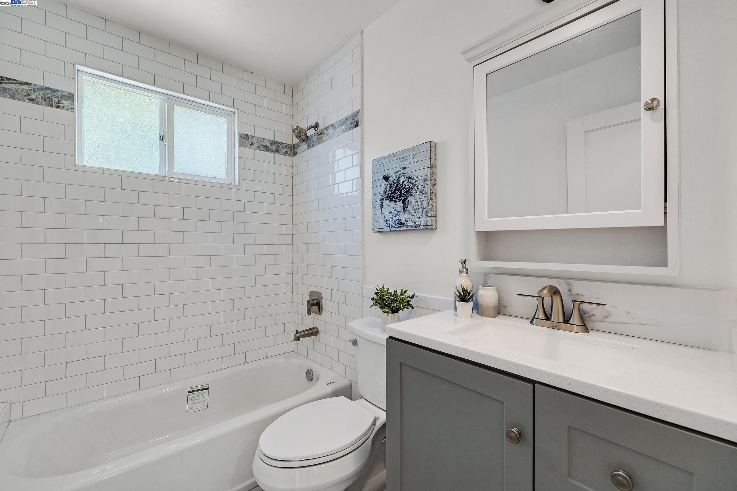 Detail Gallery Image 16 of 32 For 15833 via Toledo, San Lorenzo,  CA 94580 - 3 Beds | 1/1 Baths
