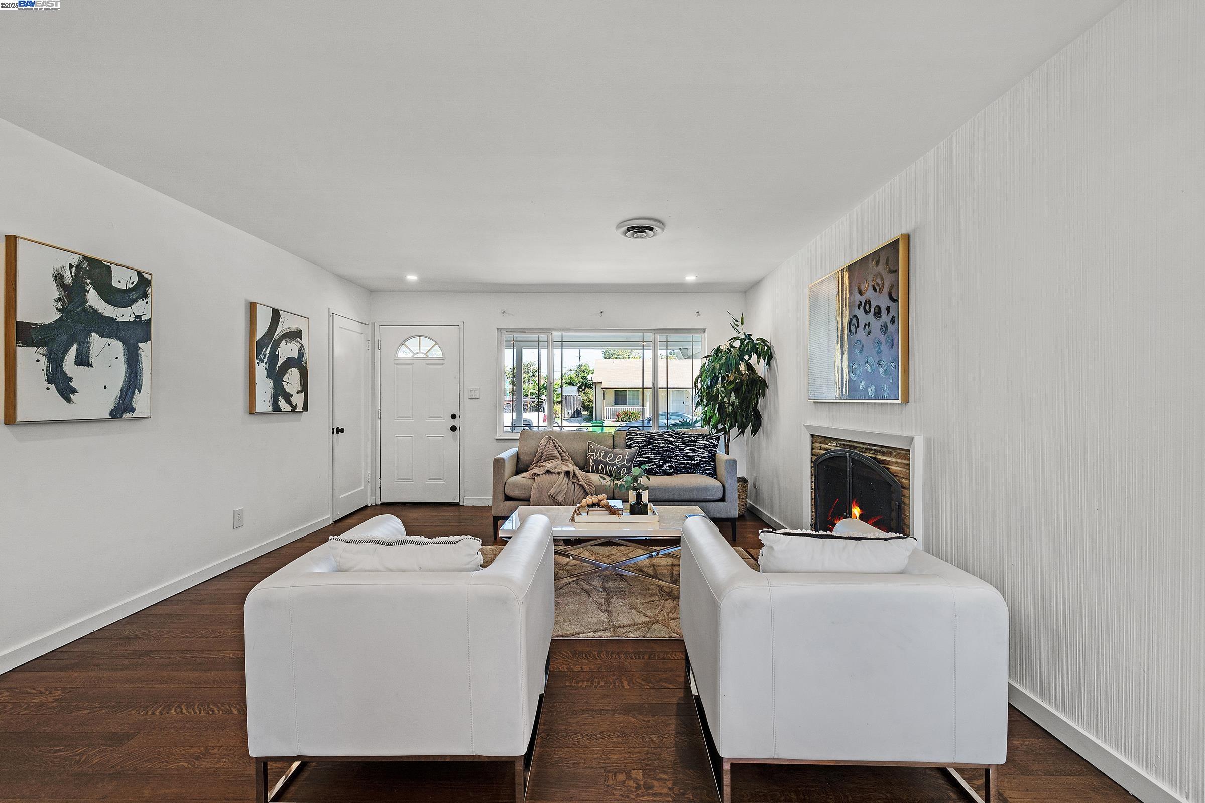 Detail Gallery Image 3 of 32 For 15833 via Toledo, San Lorenzo,  CA 94580 - 3 Beds | 1/1 Baths