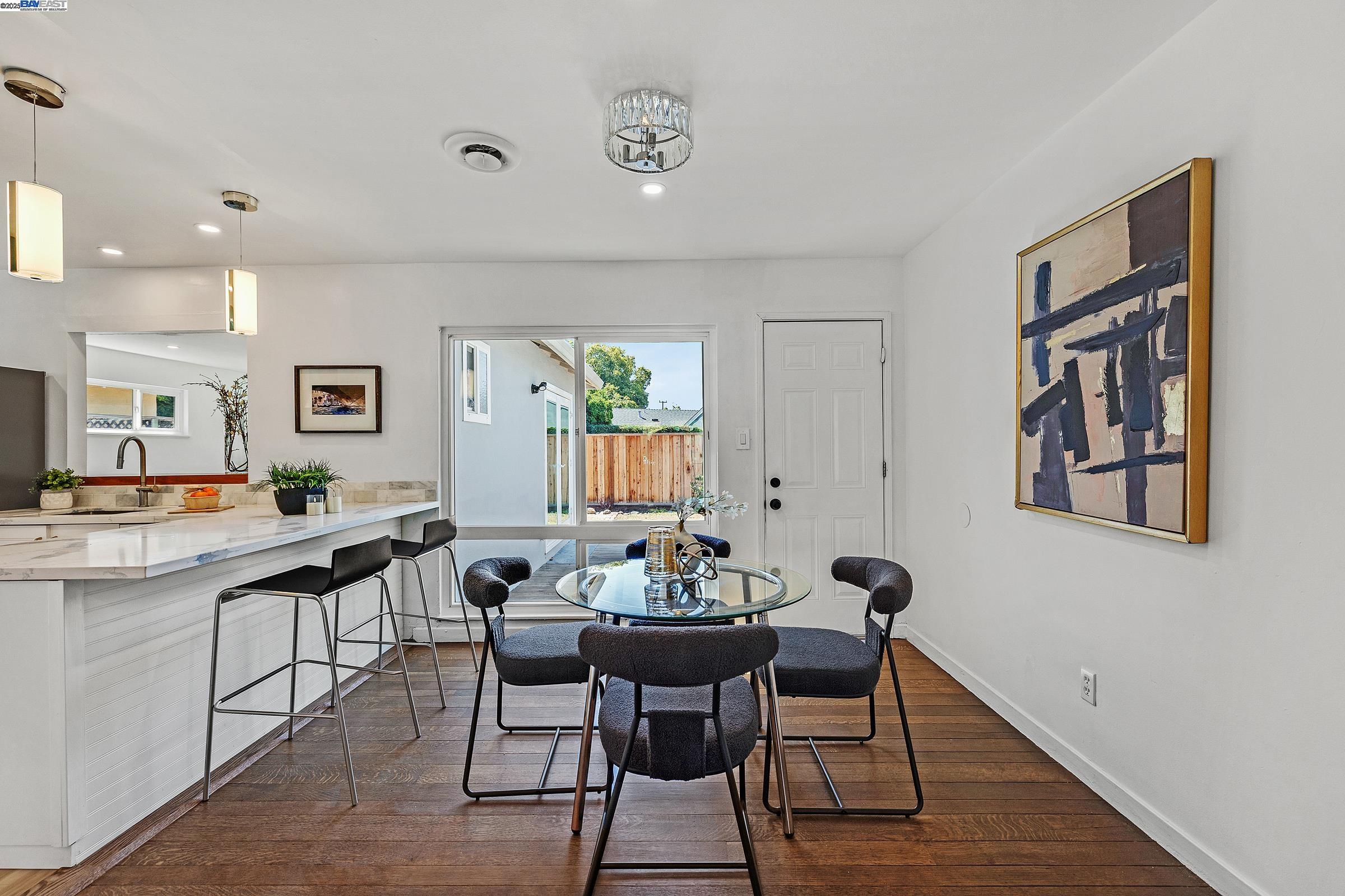 Detail Gallery Image 4 of 32 For 15833 via Toledo, San Lorenzo,  CA 94580 - 3 Beds | 1/1 Baths
