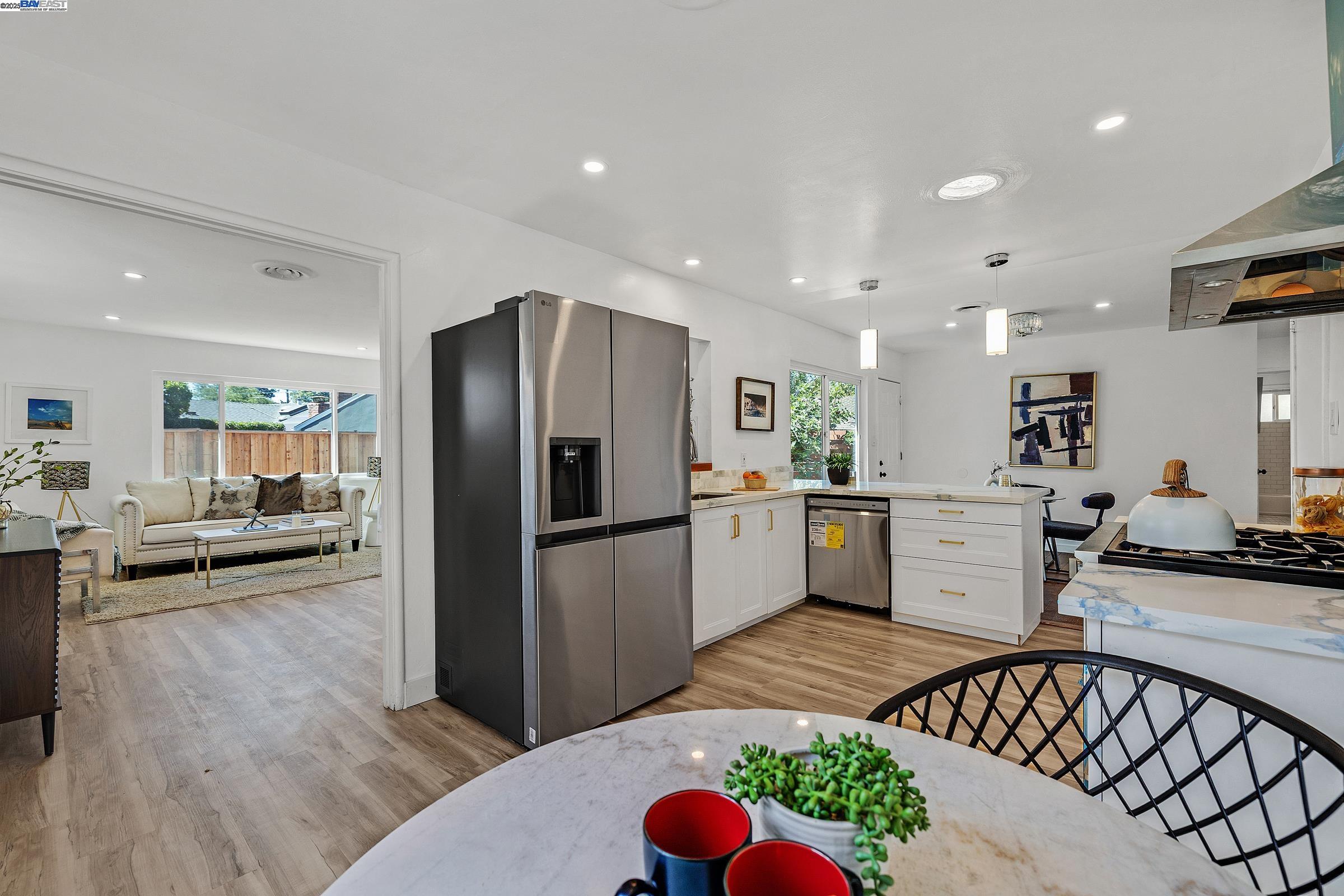 Detail Gallery Image 7 of 32 For 15833 via Toledo, San Lorenzo,  CA 94580 - 3 Beds | 1/1 Baths