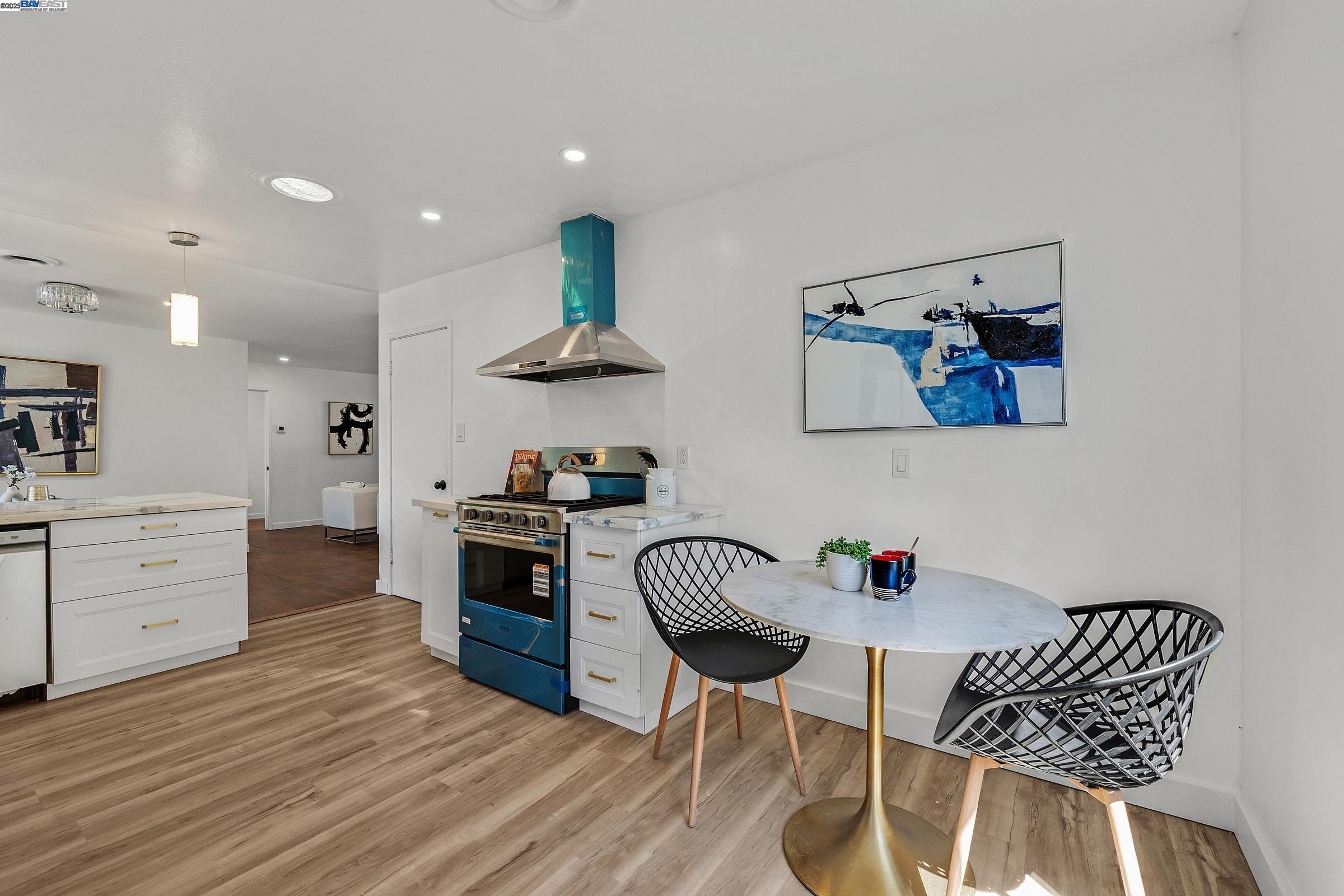 Detail Gallery Image 8 of 32 For 15833 via Toledo, San Lorenzo,  CA 94580 - 3 Beds | 1/1 Baths