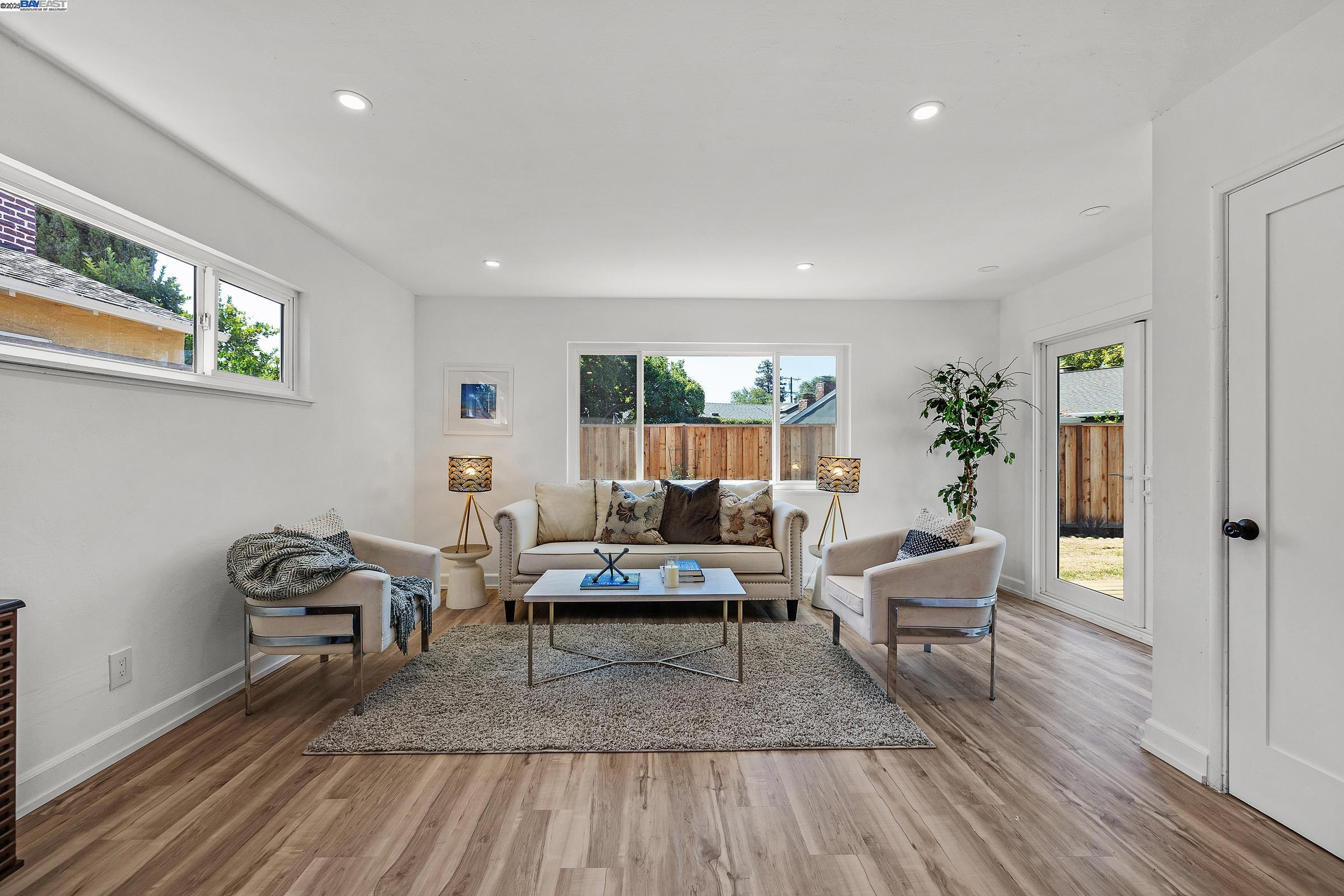 Detail Gallery Image 9 of 32 For 15833 via Toledo, San Lorenzo,  CA 94580 - 3 Beds | 1/1 Baths