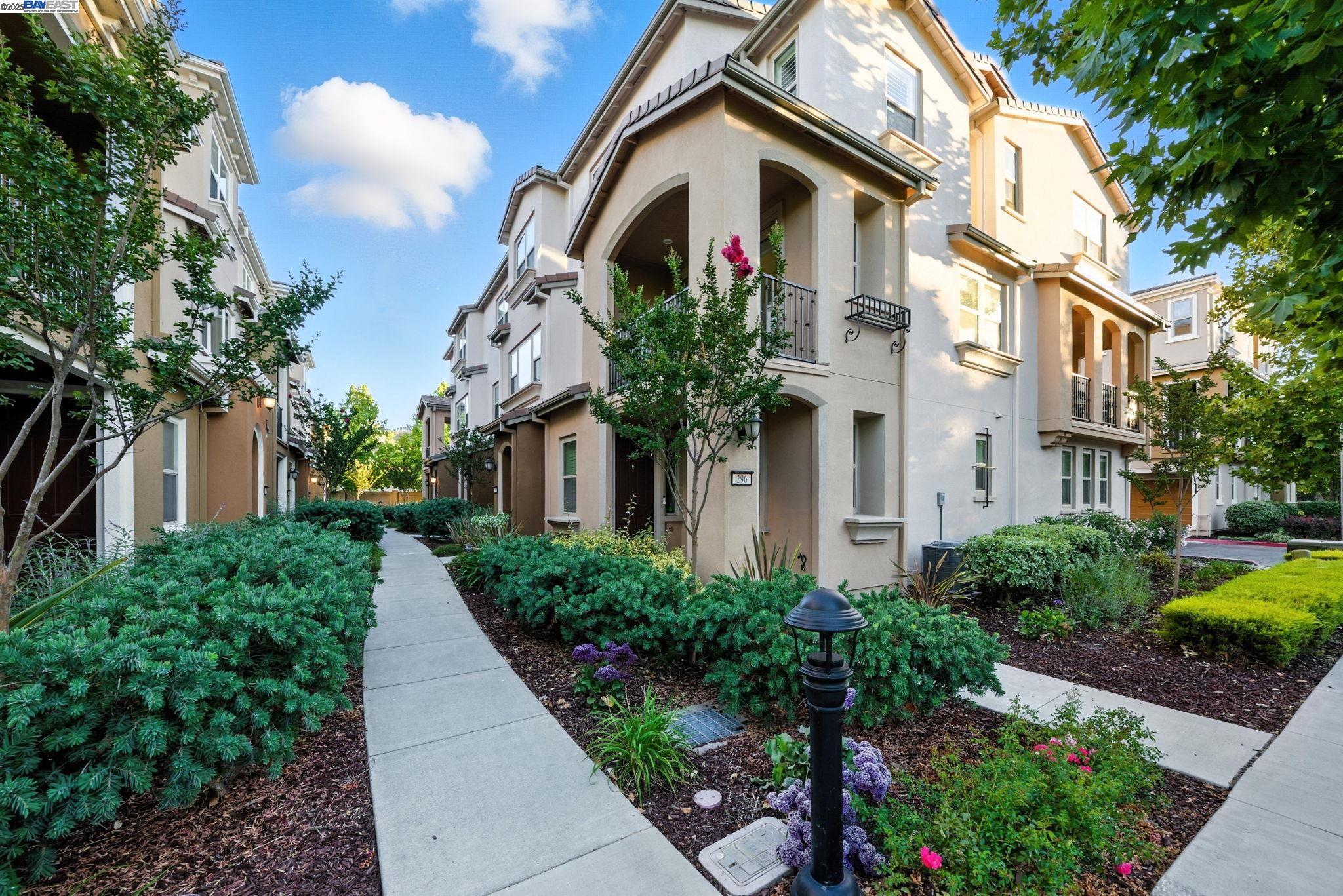 Detail Gallery Image 2 of 58 For 2702 Urbino Ct, San Jose,  CA 95111 - 3 Beds | 3/1 Baths