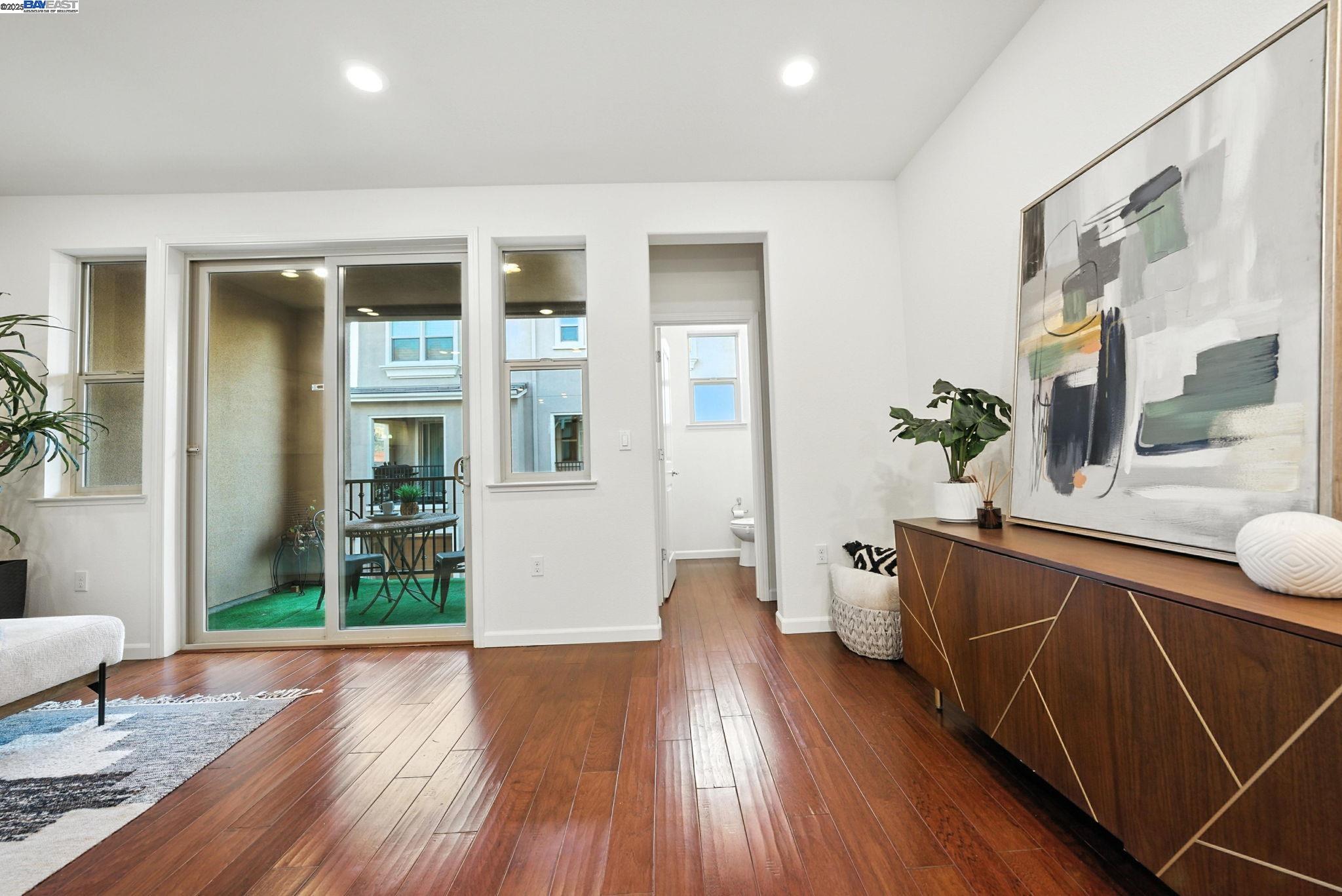 Detail Gallery Image 12 of 58 For 2702 Urbino Ct, San Jose,  CA 95111 - 3 Beds | 3/1 Baths