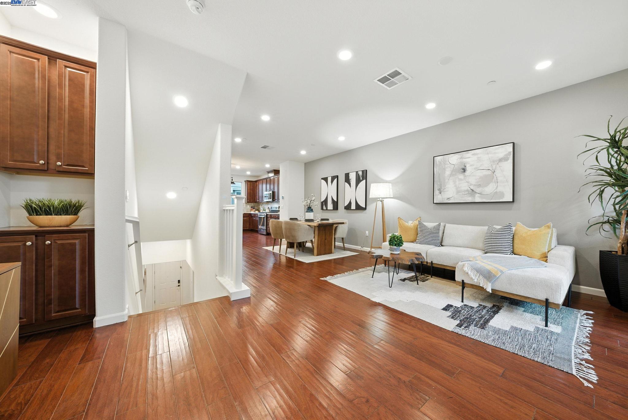 Detail Gallery Image 13 of 58 For 2702 Urbino Ct, San Jose,  CA 95111 - 3 Beds | 3/1 Baths