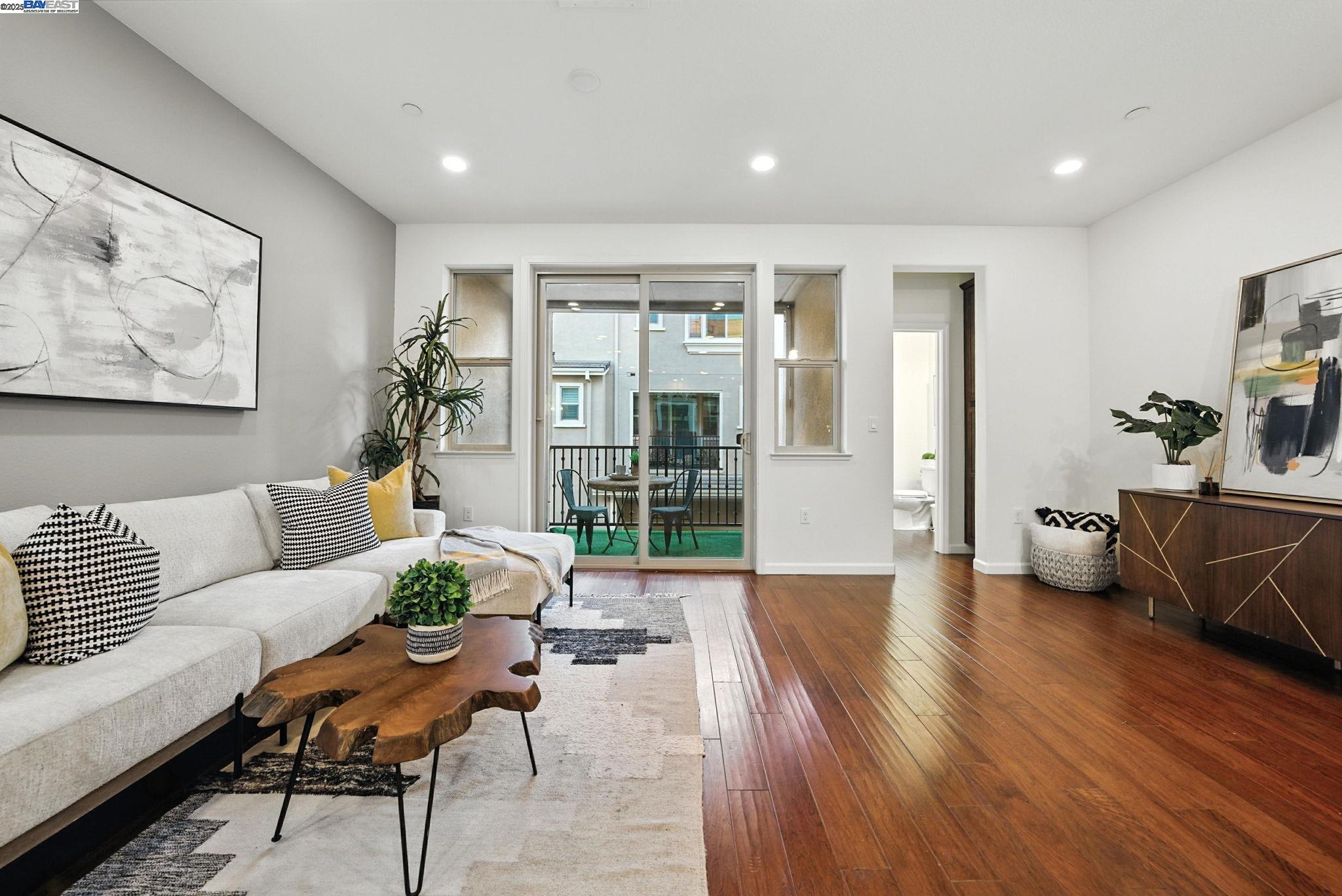 Detail Gallery Image 16 of 58 For 2702 Urbino Ct, San Jose,  CA 95111 - 3 Beds | 3/1 Baths