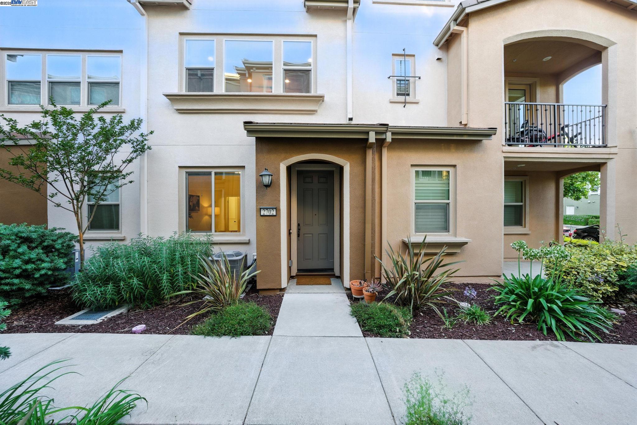 Detail Gallery Image 4 of 58 For 2702 Urbino Ct, San Jose,  CA 95111 - 3 Beds | 3/1 Baths