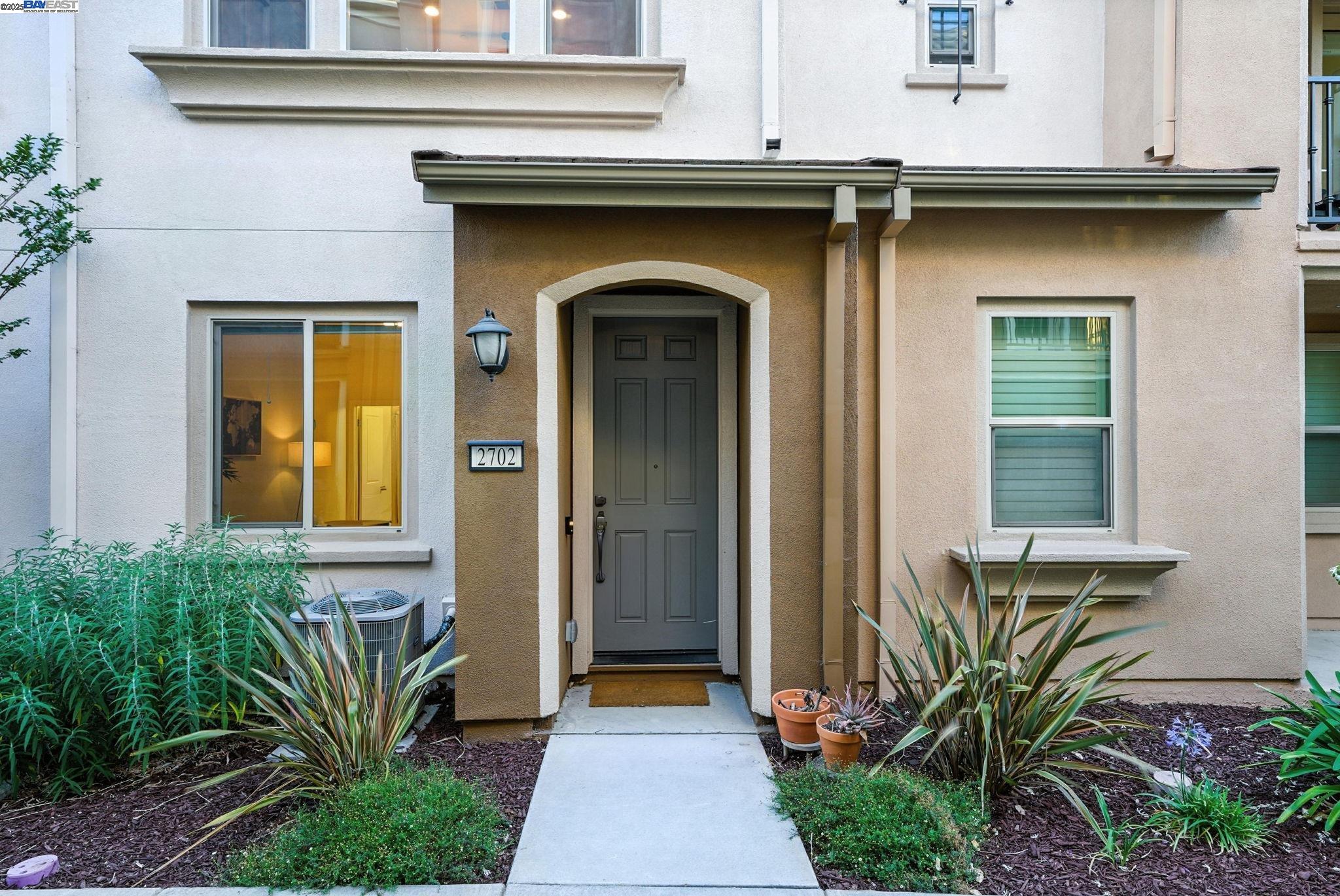 Detail Gallery Image 5 of 58 For 2702 Urbino Ct, San Jose,  CA 95111 - 3 Beds | 3/1 Baths