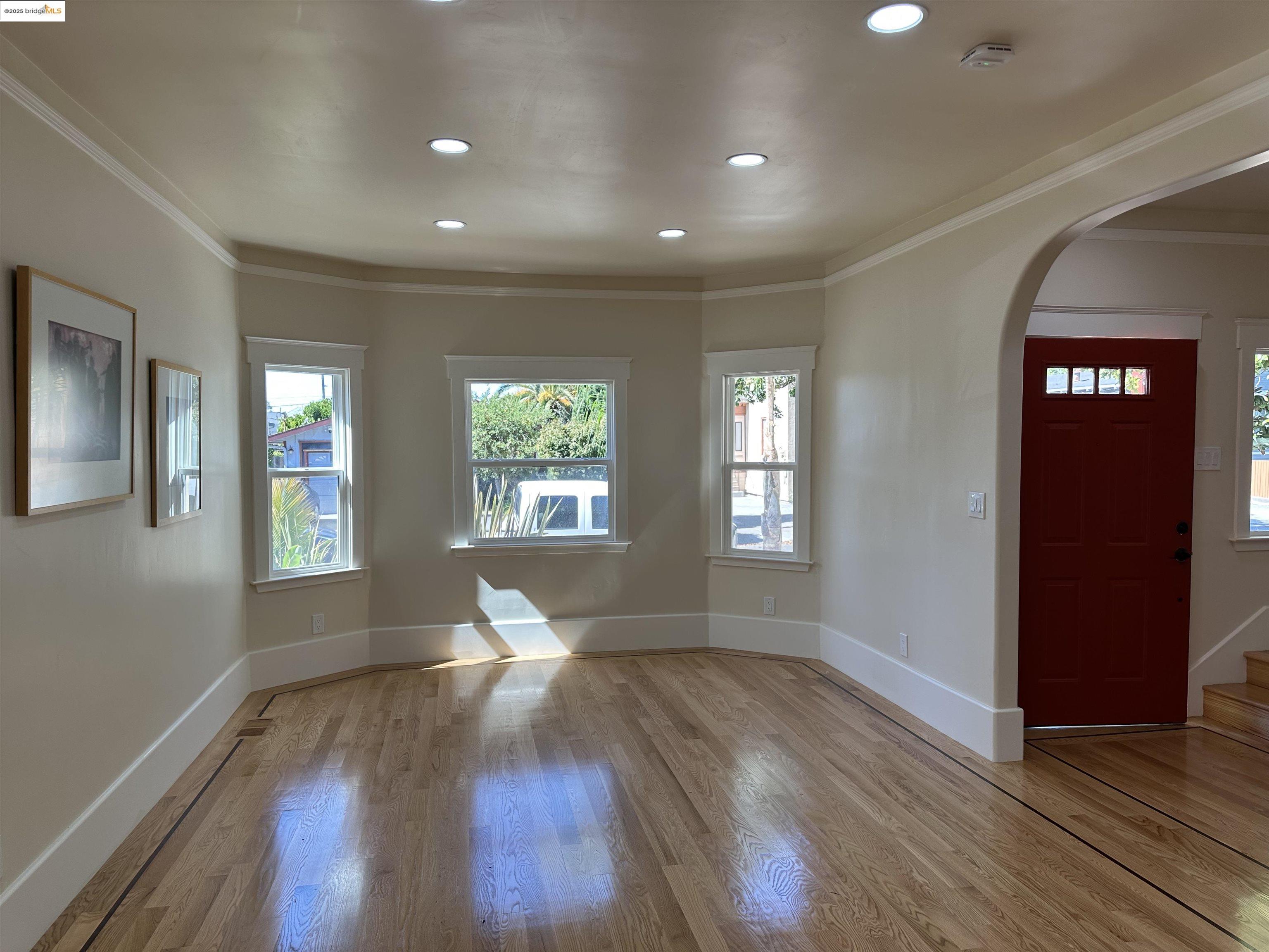 Detail Gallery Image 16 of 59 For 1025 56th Street, Oakland,  CA 94608 - 4 Beds | 3 Baths