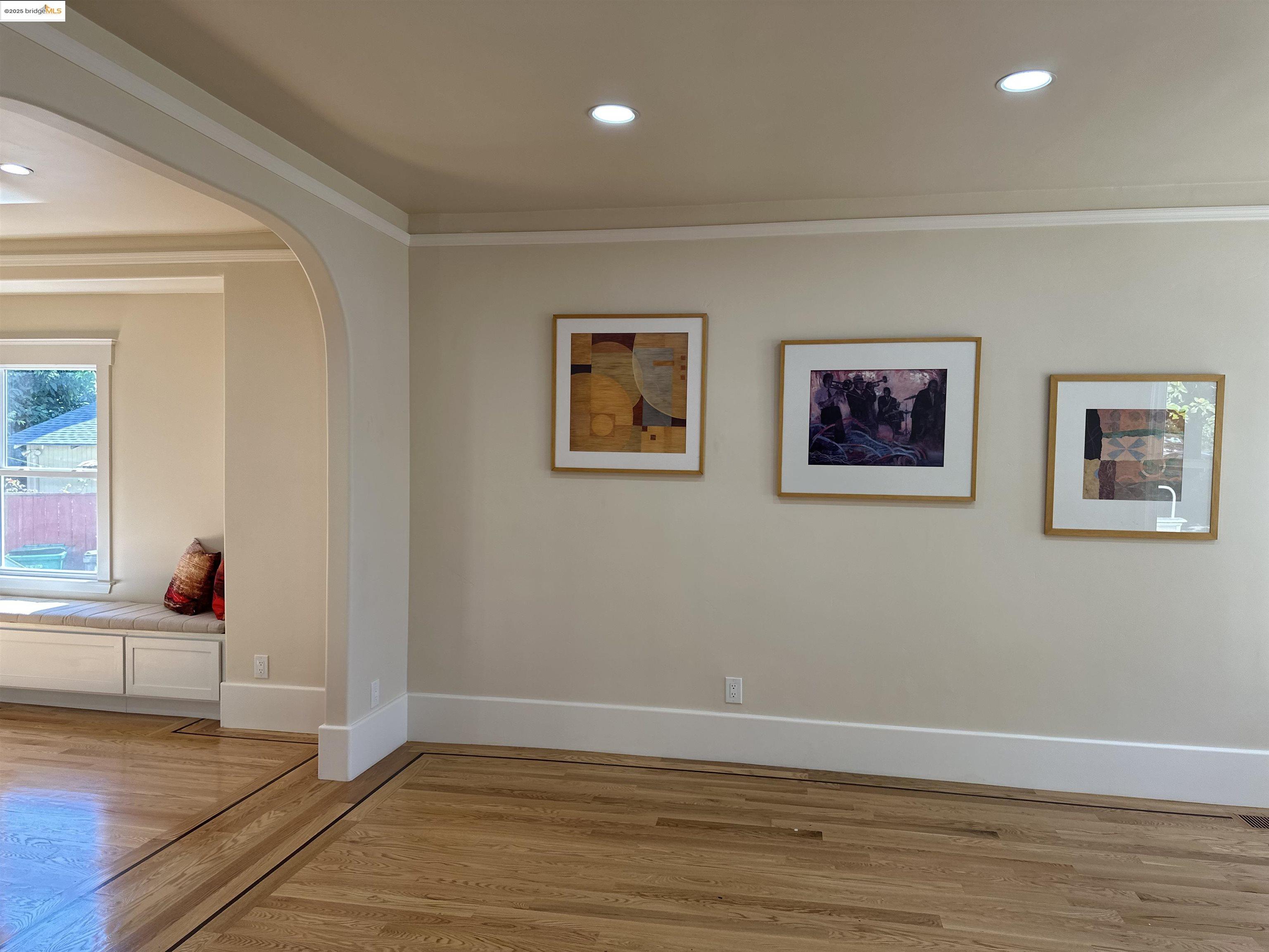 Detail Gallery Image 18 of 59 For 1025 56th Street, Oakland,  CA 94608 - 4 Beds | 3 Baths