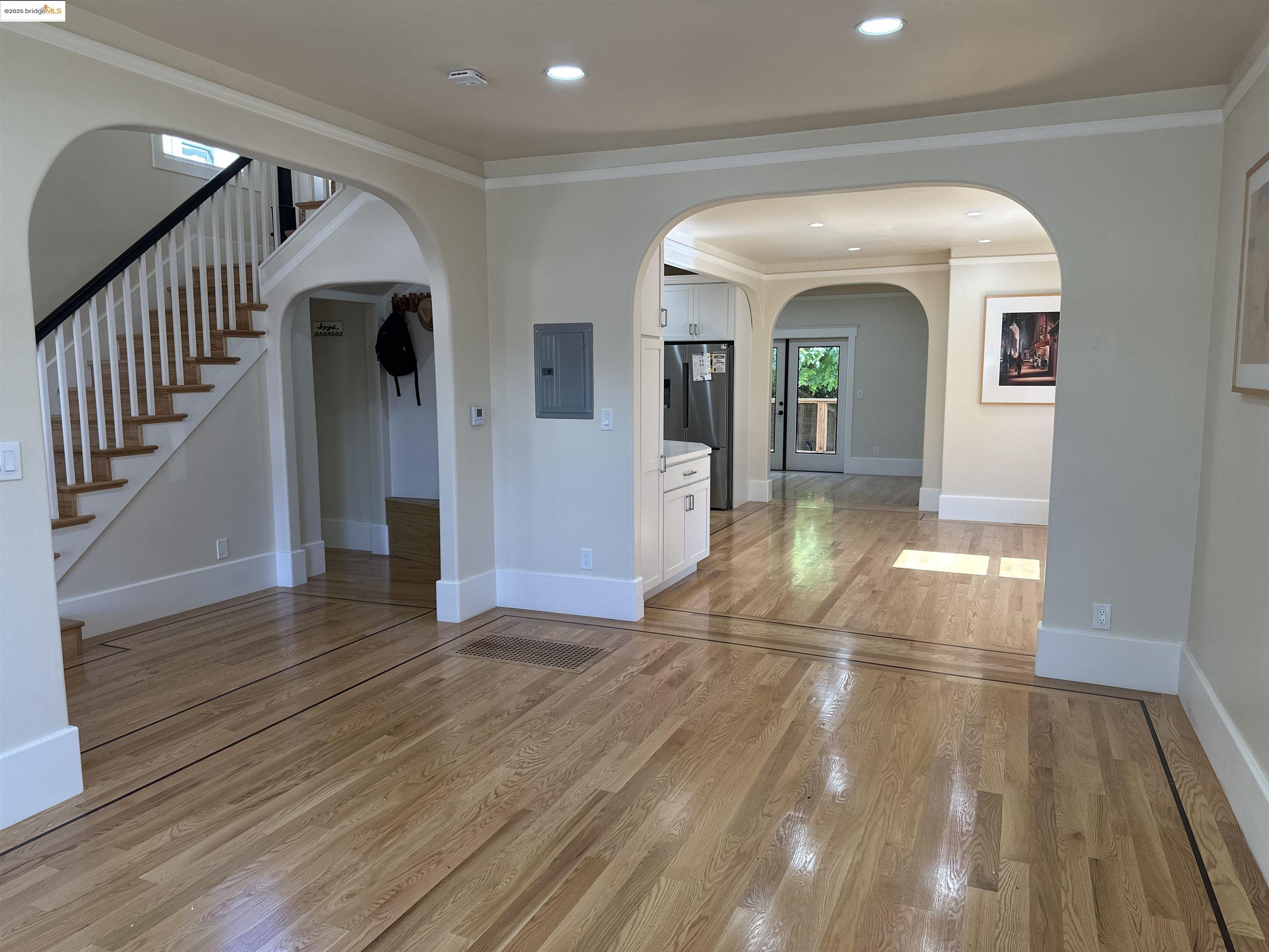 Detail Gallery Image 19 of 59 For 1025 56th Street, Oakland,  CA 94608 - 4 Beds | 3 Baths