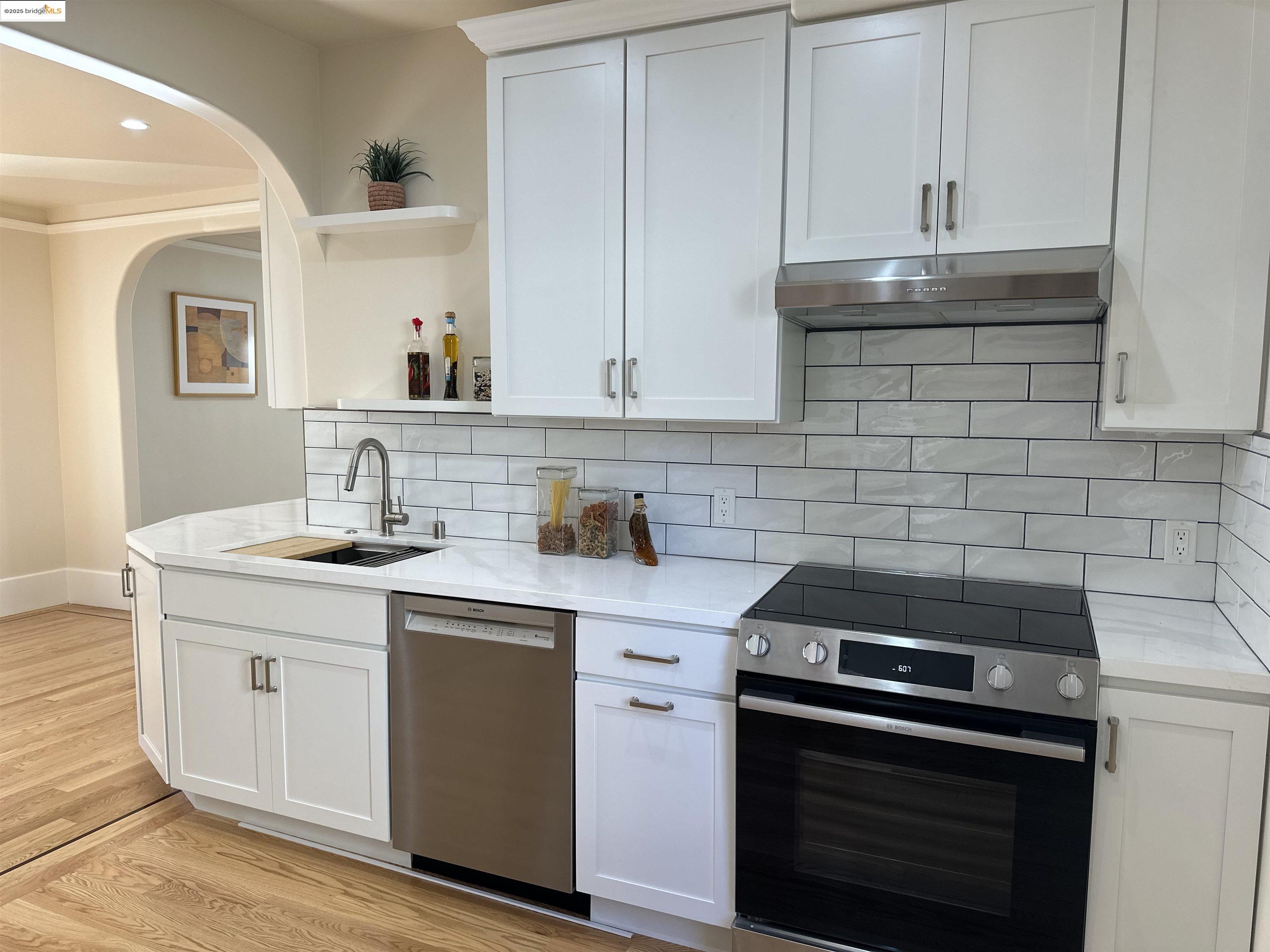 Detail Gallery Image 25 of 59 For 1025 56th Street, Oakland,  CA 94608 - 4 Beds | 3 Baths
