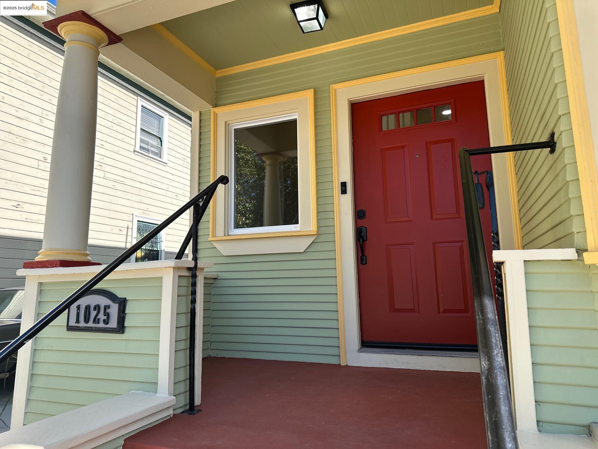Detail Gallery Image 7 of 59 For 1025 56th Street, Oakland,  CA 94608 - 4 Beds | 3 Baths