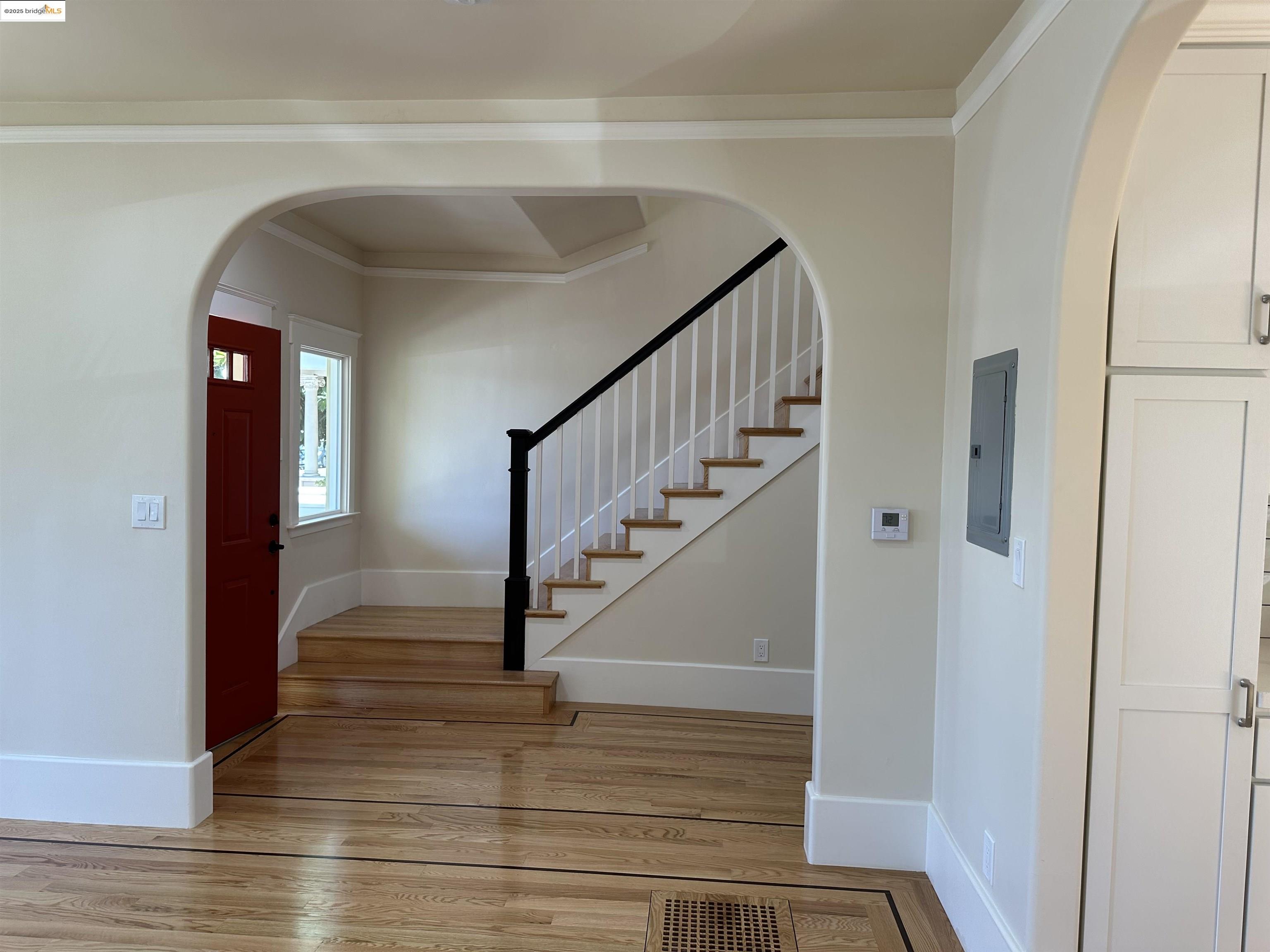 Detail Gallery Image 8 of 59 For 1025 56th Street, Oakland,  CA 94608 - 4 Beds | 3 Baths