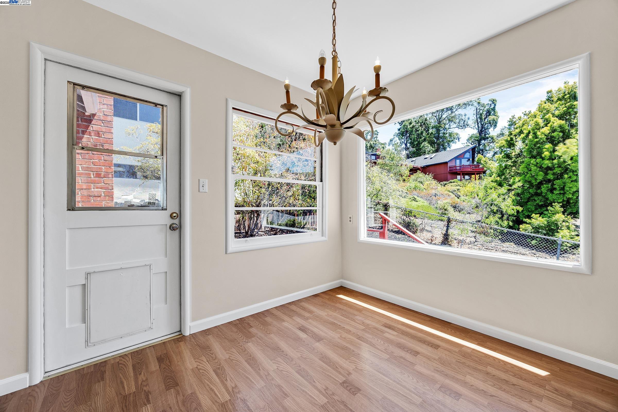 Detail Gallery Image 13 of 48 For 5040 Pierpoint Ave, Oakland,  CA 94602 - 2 Beds | 1/1 Baths