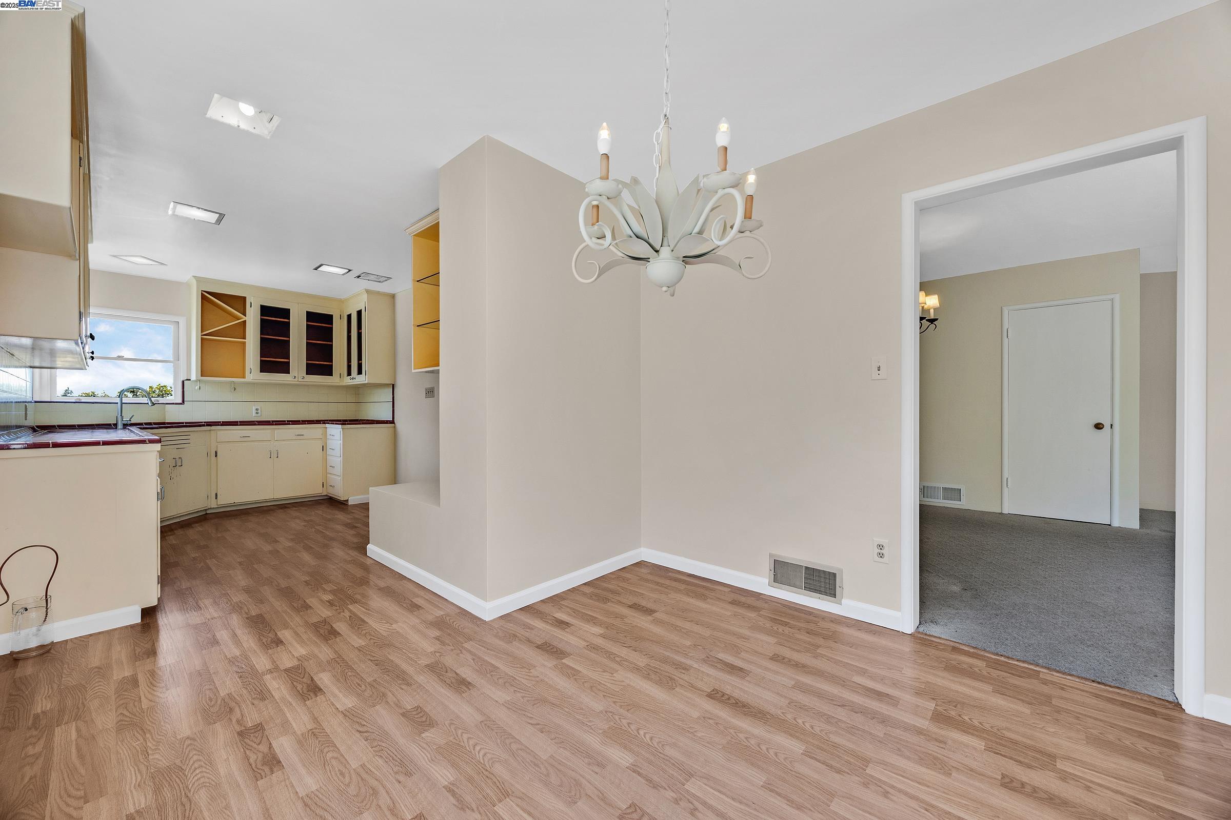 Detail Gallery Image 15 of 48 For 5040 Pierpoint Ave, Oakland,  CA 94602 - 2 Beds | 1/1 Baths