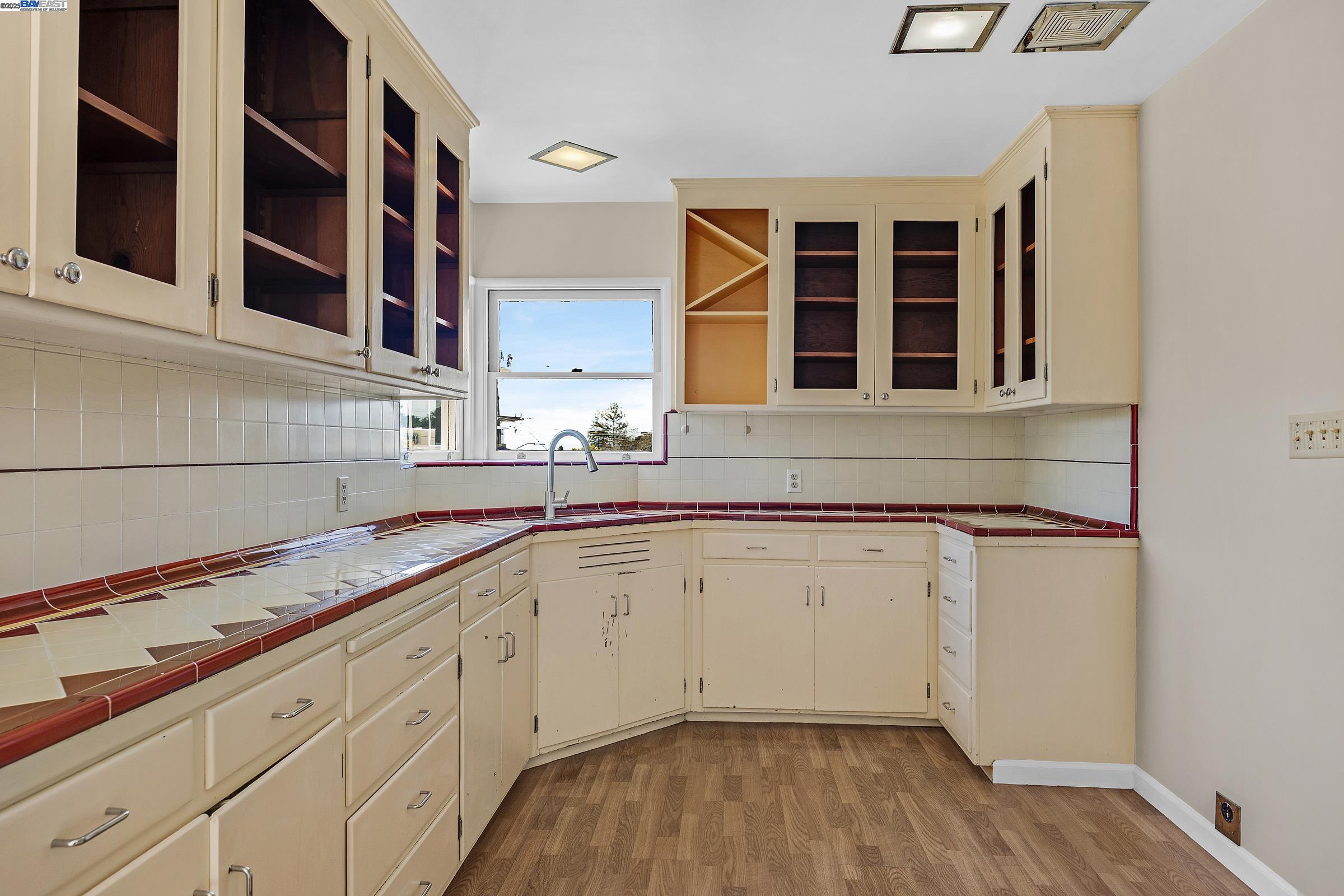 Detail Gallery Image 16 of 48 For 5040 Pierpoint Ave, Oakland,  CA 94602 - 2 Beds | 1/1 Baths
