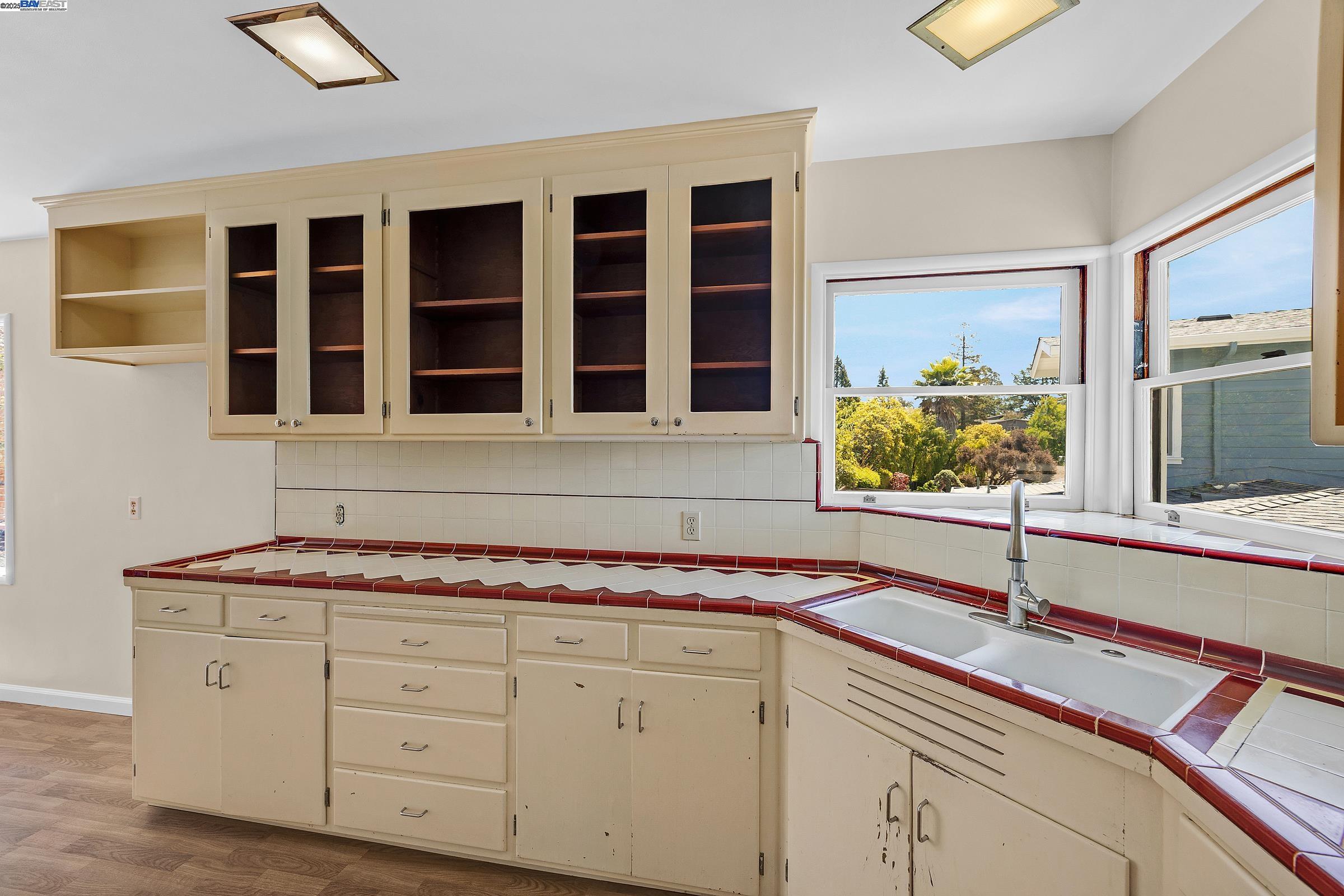 Detail Gallery Image 18 of 48 For 5040 Pierpoint Ave, Oakland,  CA 94602 - 2 Beds | 1/1 Baths