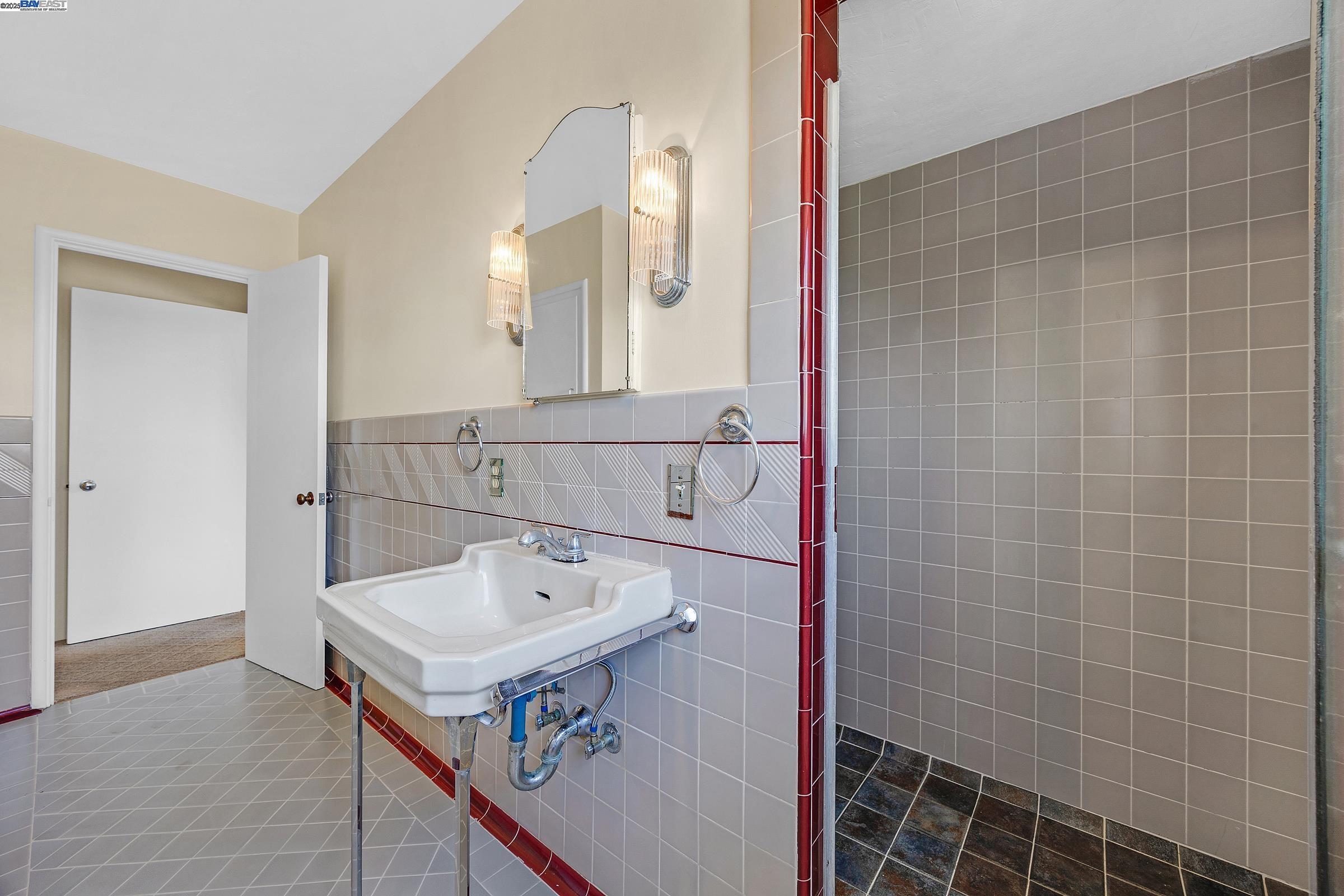 Detail Gallery Image 21 of 48 For 5040 Pierpoint Ave, Oakland,  CA 94602 - 2 Beds | 1/1 Baths