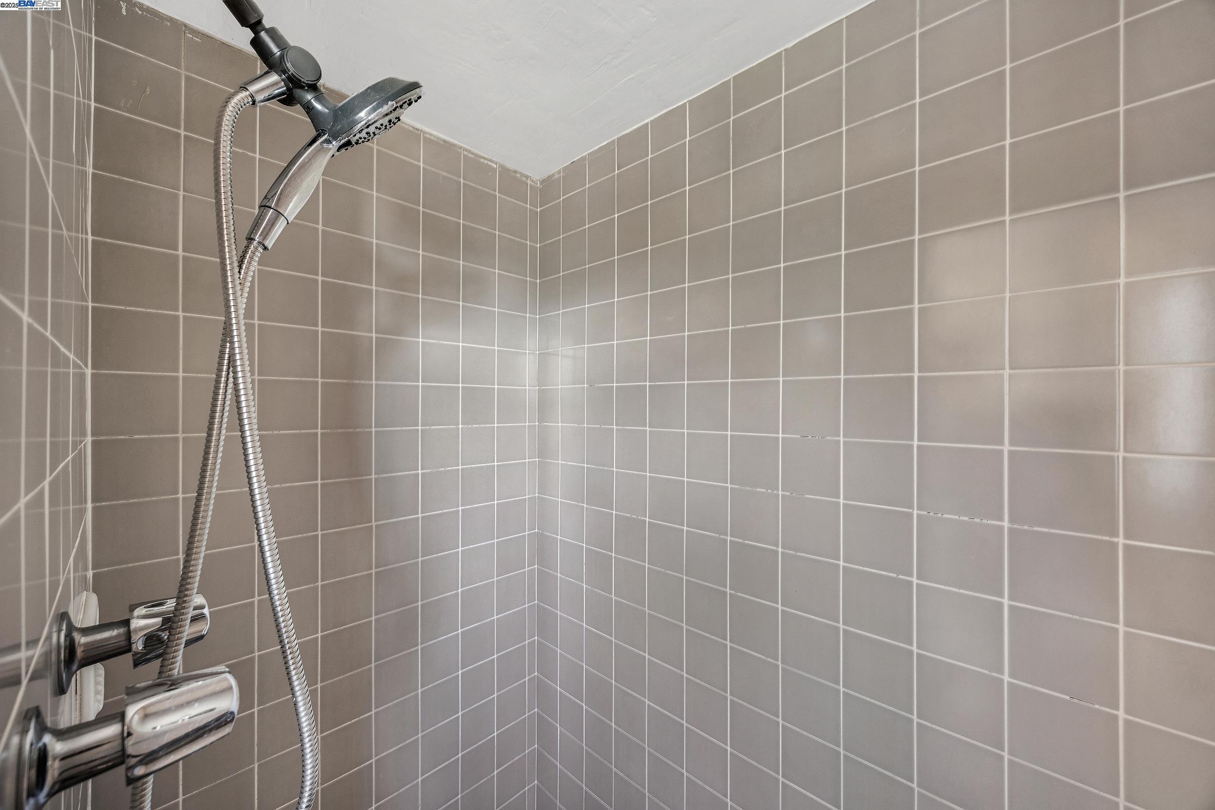 Detail Gallery Image 22 of 48 For 5040 Pierpoint Ave, Oakland,  CA 94602 - 2 Beds | 1/1 Baths
