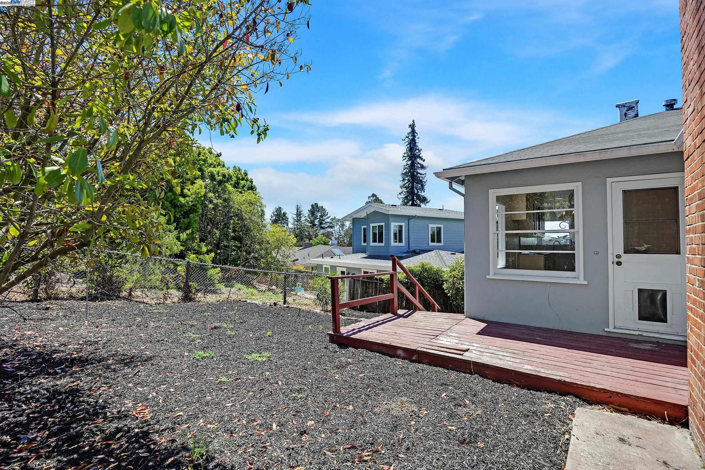 Detail Gallery Image 28 of 48 For 5040 Pierpoint Ave, Oakland,  CA 94602 - 2 Beds | 1/1 Baths