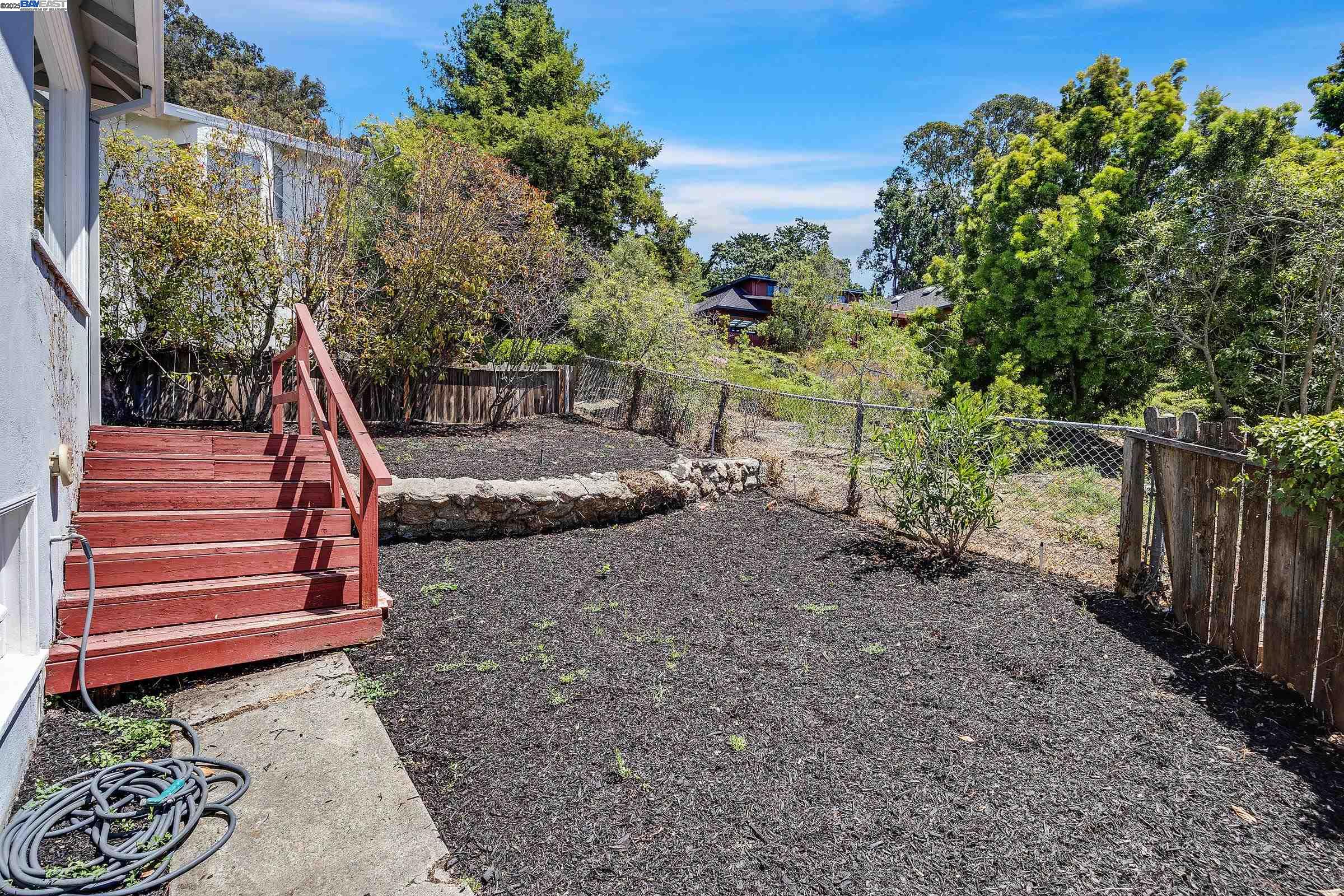 Detail Gallery Image 30 of 48 For 5040 Pierpoint Ave, Oakland,  CA 94602 - 2 Beds | 1/1 Baths