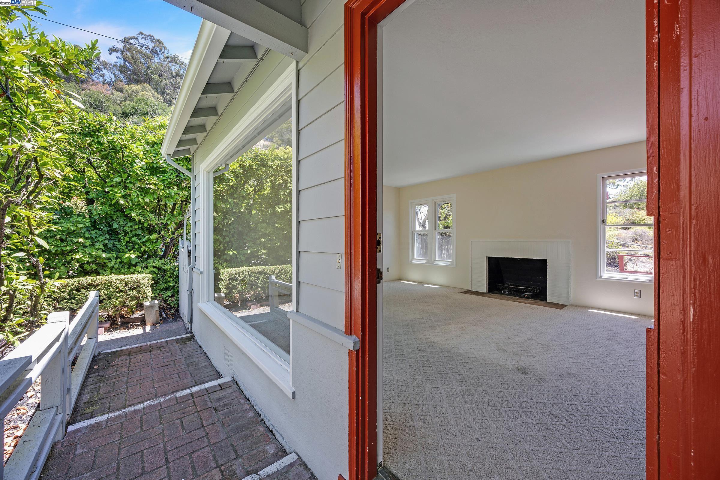 Detail Gallery Image 6 of 48 For 5040 Pierpoint Ave, Oakland,  CA 94602 - 2 Beds | 1/1 Baths