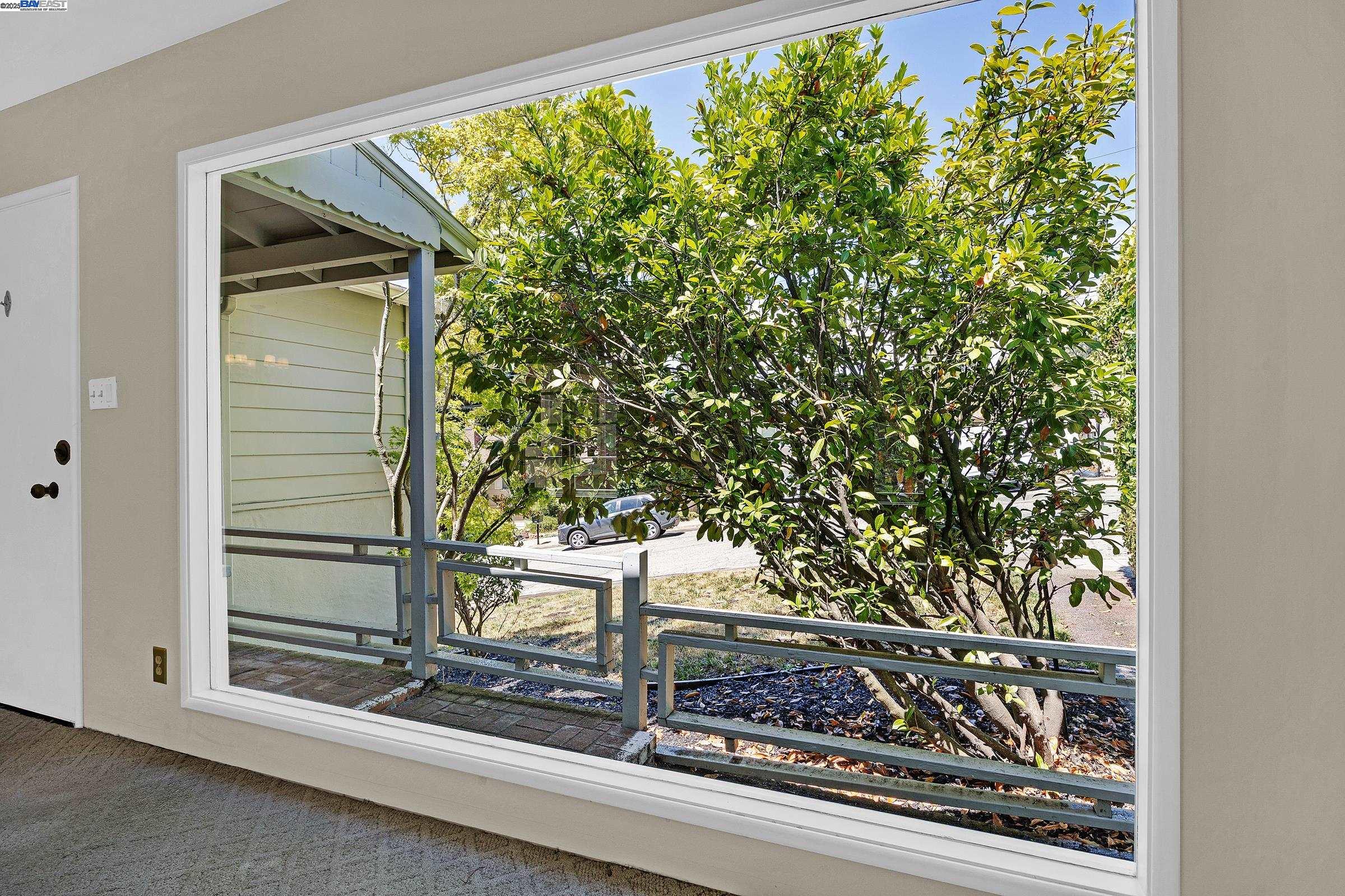 Detail Gallery Image 7 of 48 For 5040 Pierpoint Ave, Oakland,  CA 94602 - 2 Beds | 1/1 Baths